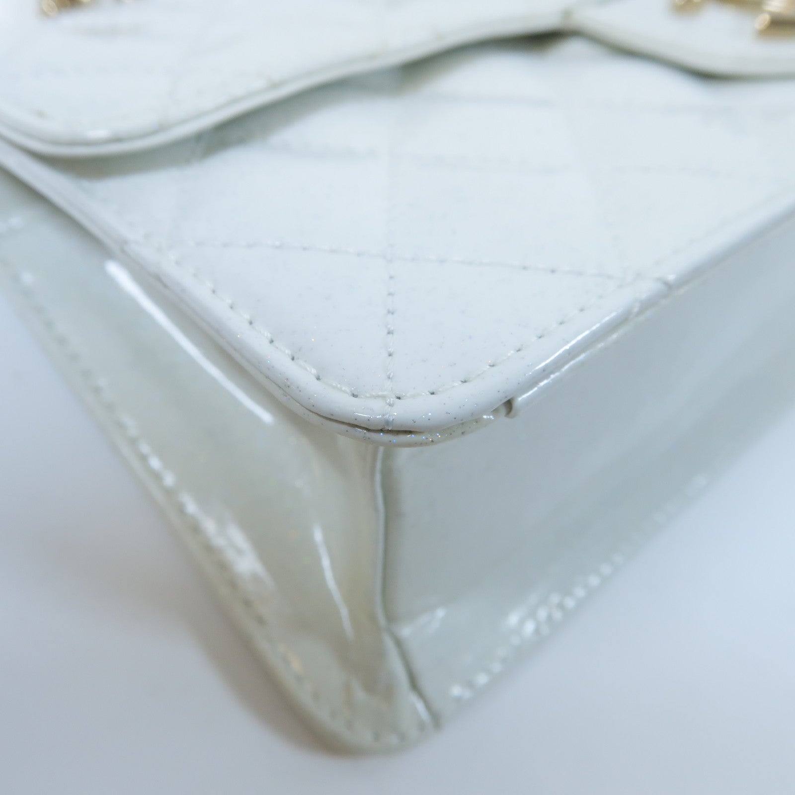 CHANEL 菱格牛皮皮革Chain Shoulder Bag金扣鏈帶肩背袋白色