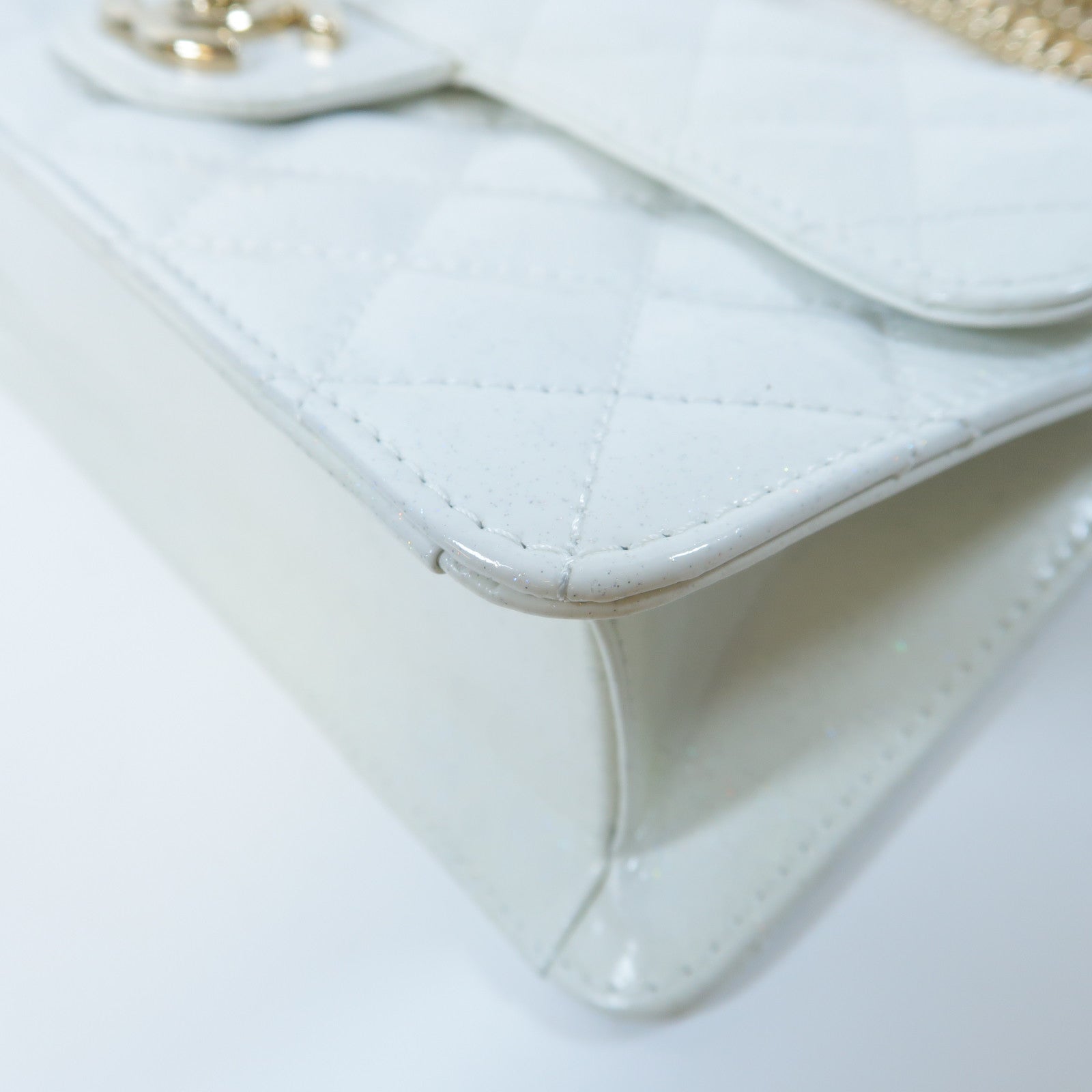 CHANEL 菱格牛皮皮革Chain Shoulder Bag金扣鏈帶肩背袋白色