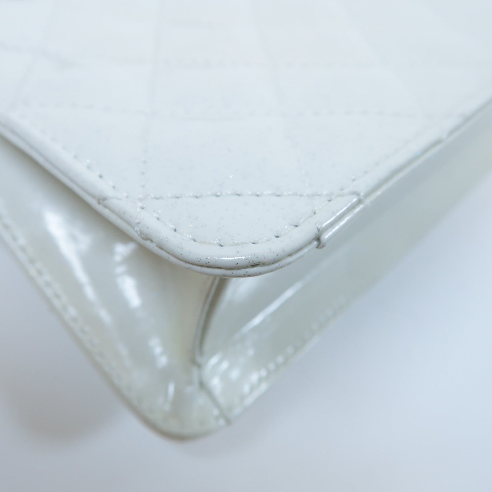 CHANEL 菱格牛皮皮革Chain Shoulder Bag金扣鏈帶肩背袋白色