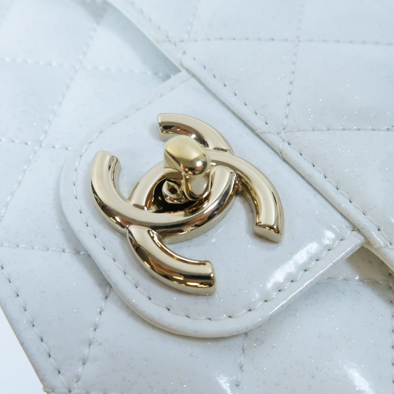 CHANEL 菱格牛皮皮革Chain Shoulder Bag金扣鏈帶肩背袋白色