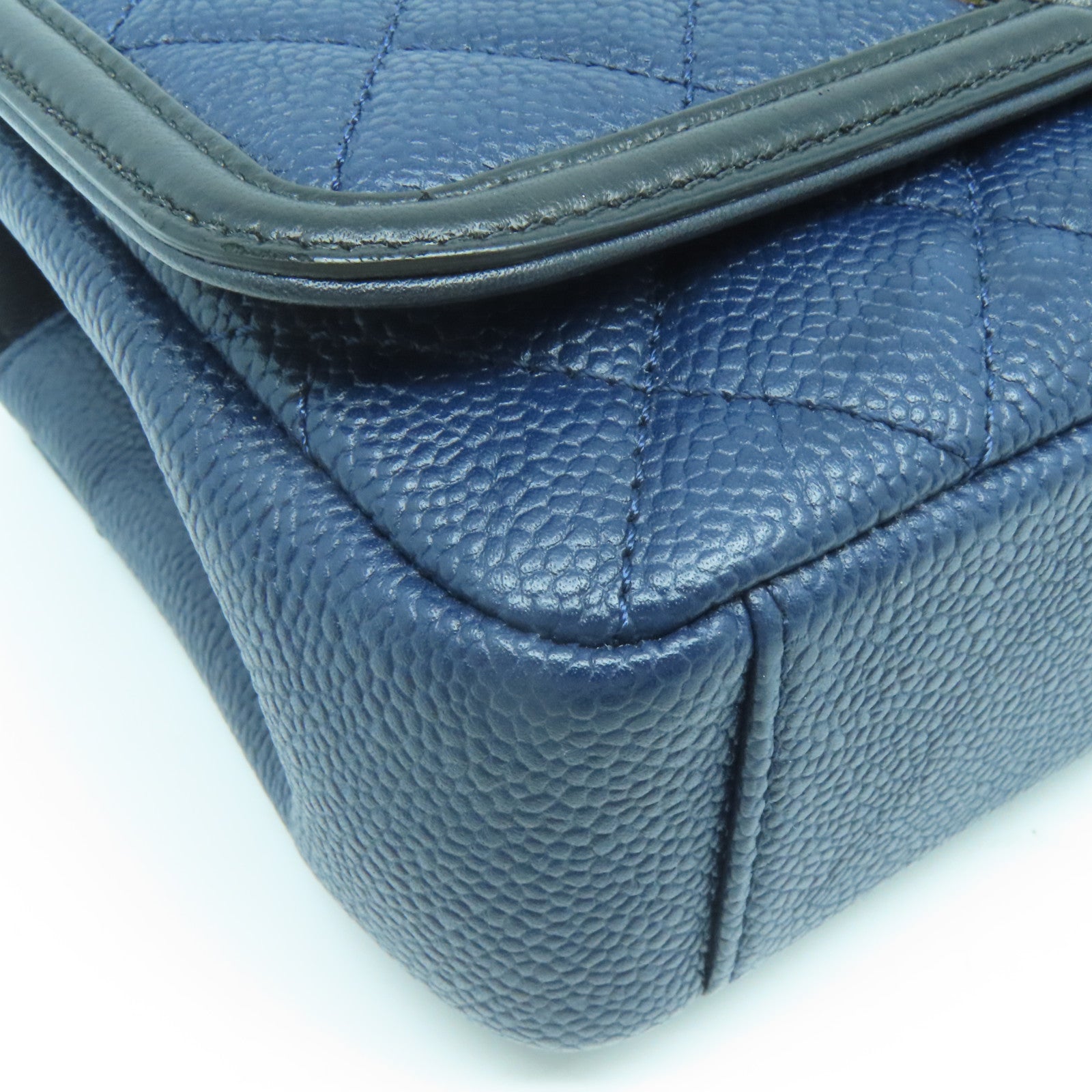 CHANEL 菱格Caviar皮革CC Filigree Flap Bag金扣鏈帶肩背袋深藍色/黑色