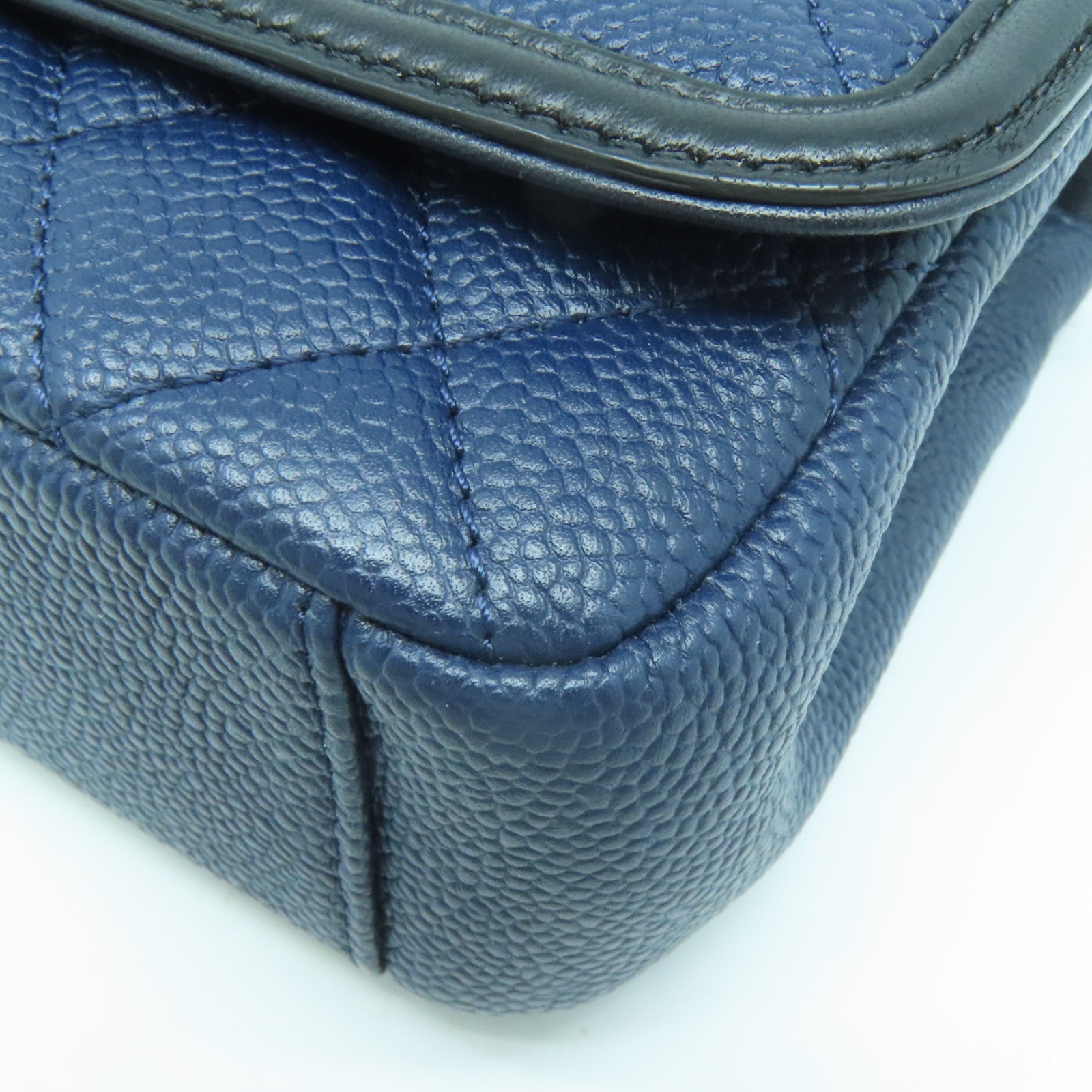 CHANEL 菱格Caviar皮革CC Filigree Flap Bag金扣鏈帶肩背袋深藍色/黑色
