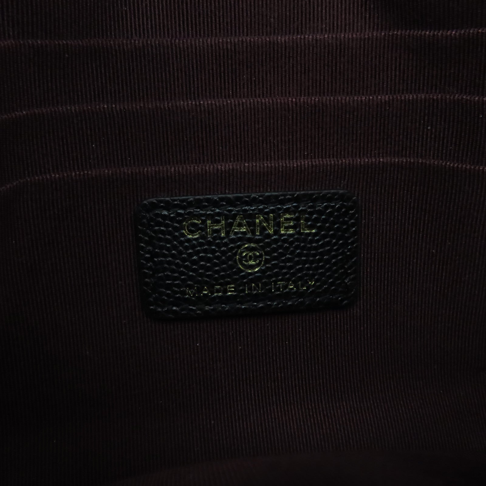 CHANEL 菱格Caviar皮革Pouch金扣手拿包黑色