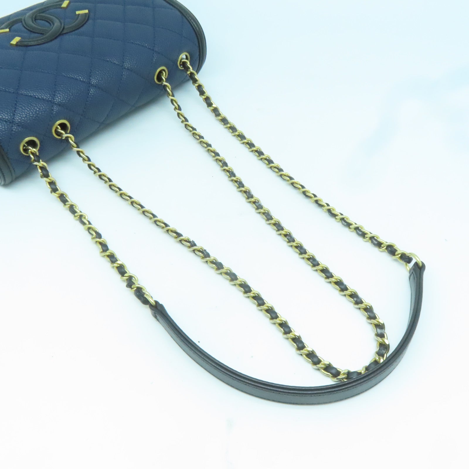 CHANEL 菱格Caviar皮革CC Filigree Flap Bag金扣鏈帶肩背袋深藍色/黑色