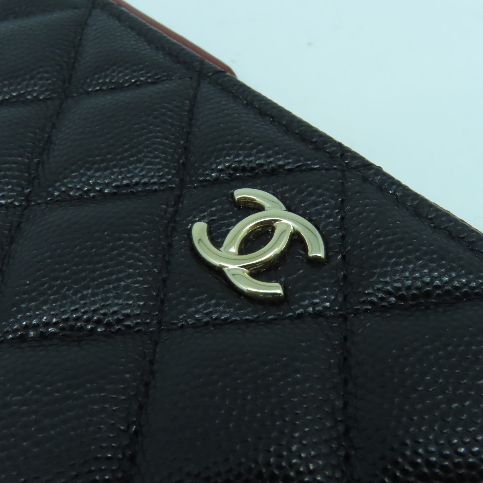 CHANEL 菱格Caviar皮革Pouch金扣手拿包黑色