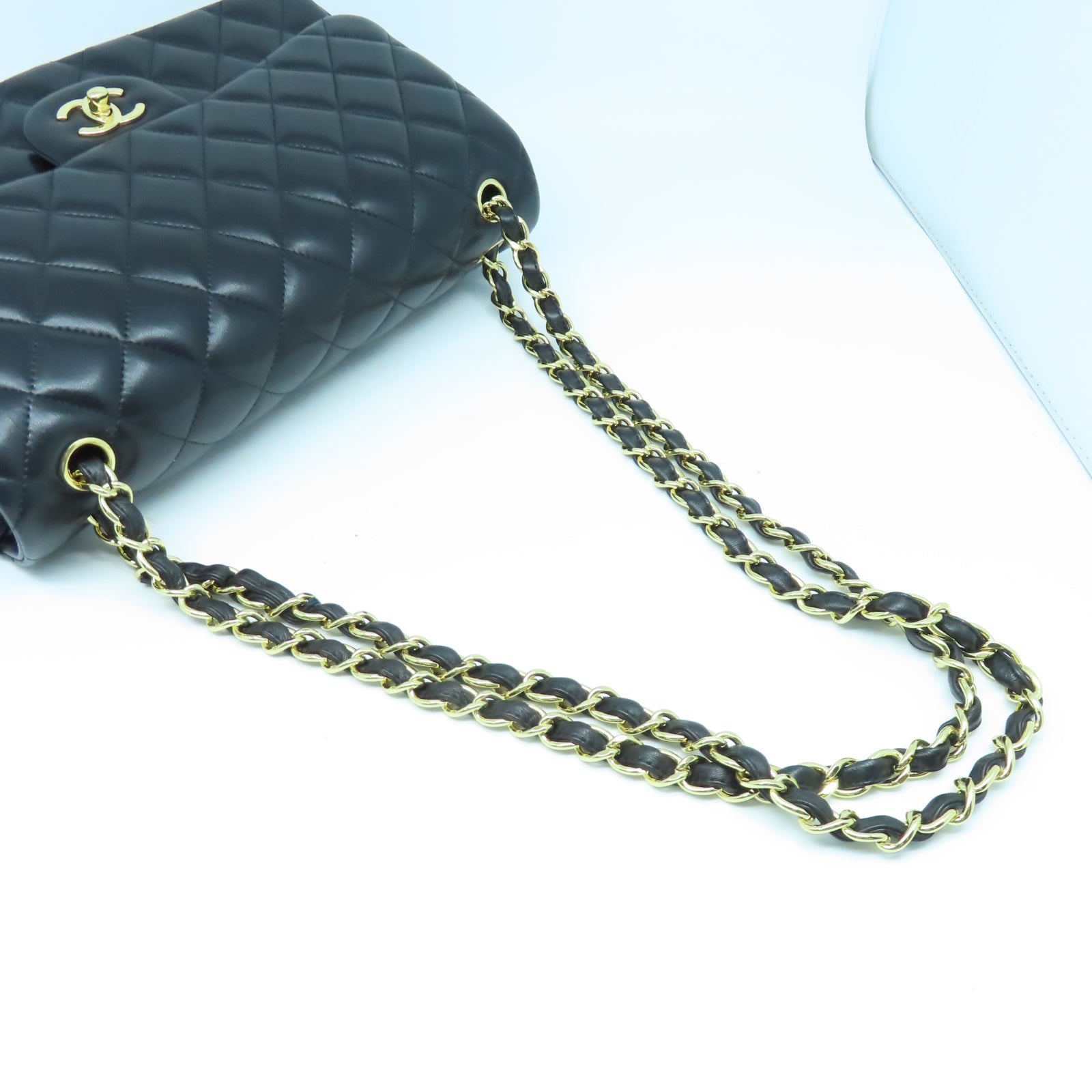 CHANEL 菱格羊皮皮革Jumbo金扣鏈帶肩背袋黑色