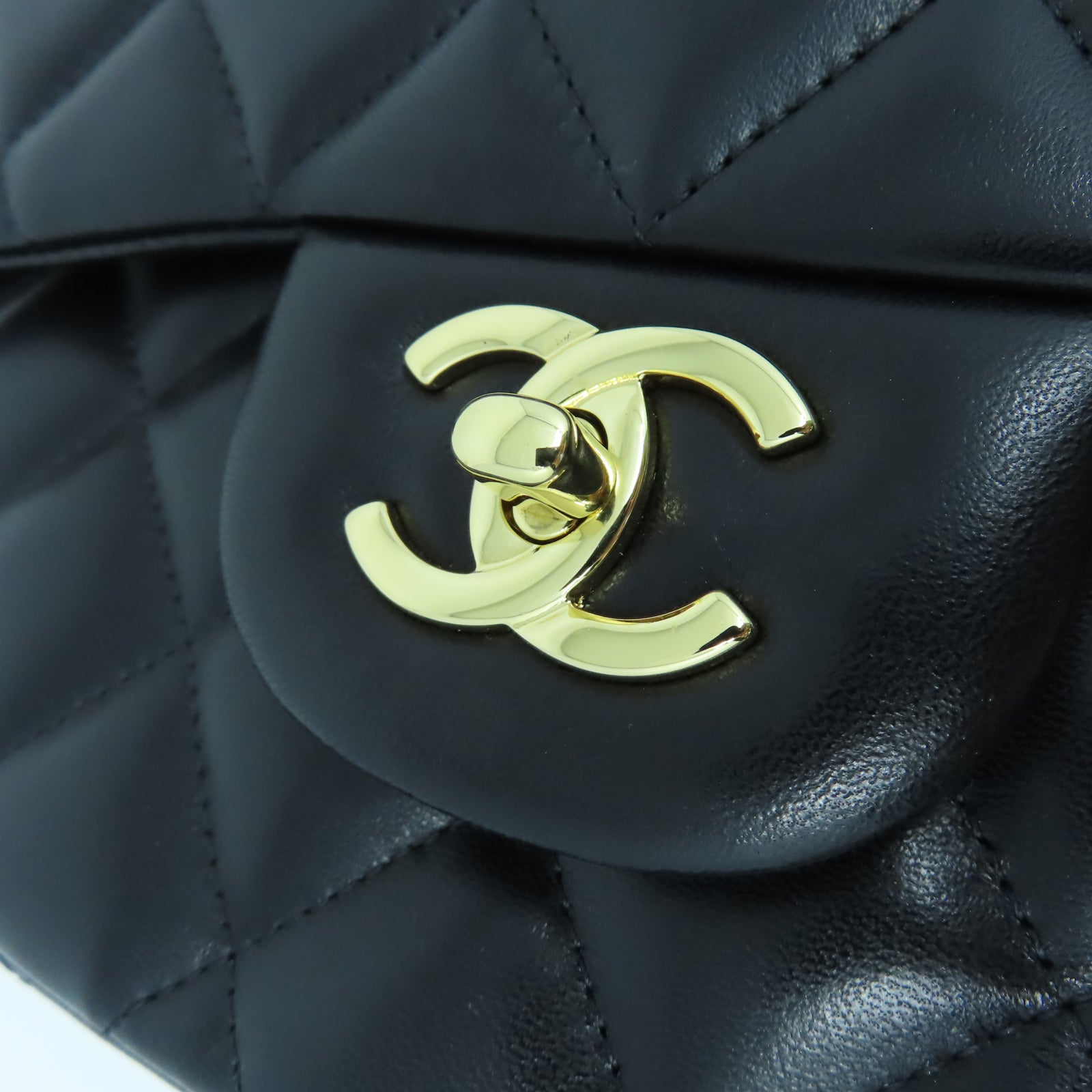 CHANEL 菱格羊皮皮革Jumbo金扣鏈帶肩背袋黑色