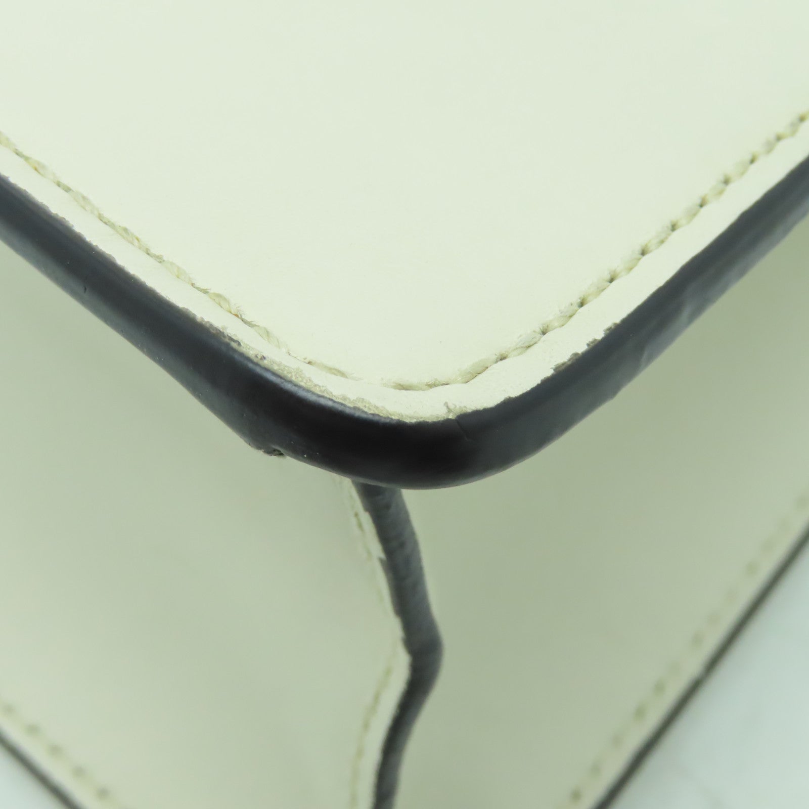 GUCCI 牛皮皮革Sylvie Mini Bag金扣手挽肩背兩用袋白色