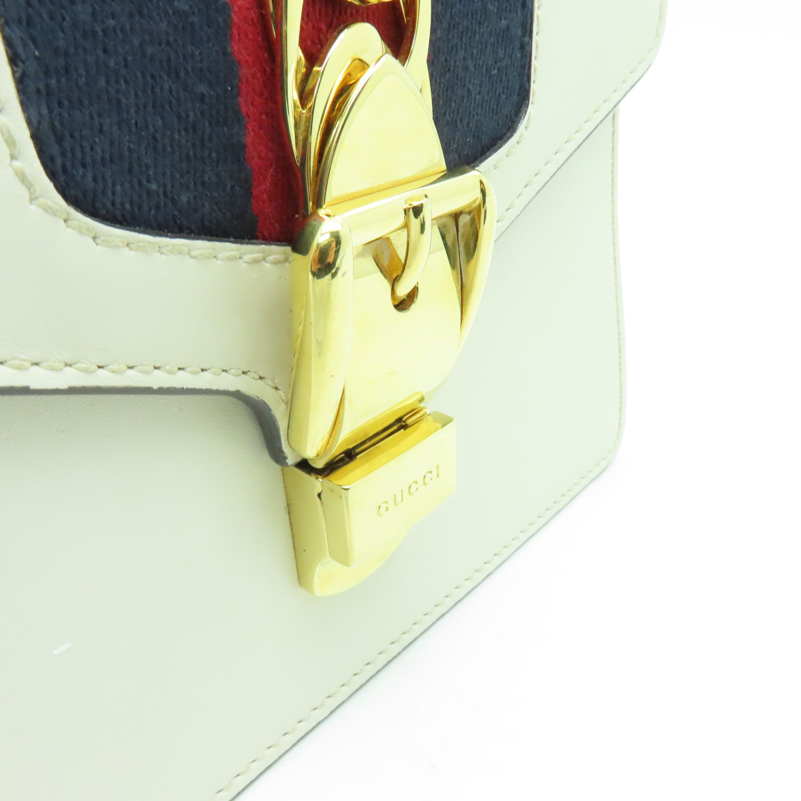 GUCCI 牛皮皮革Sylvie Mini Bag金扣手挽肩背兩用袋白色