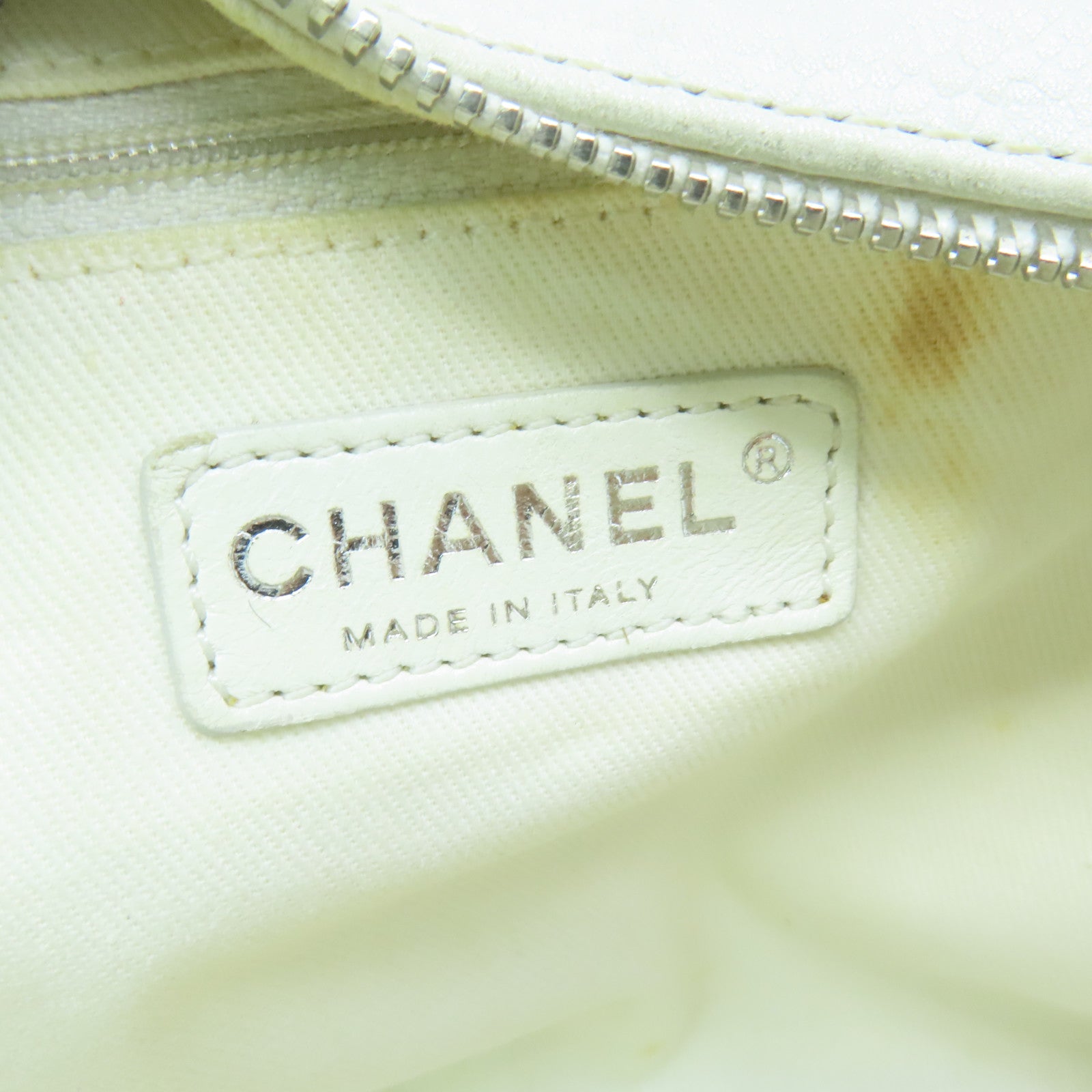 CHANEL diamond Caviar leather Handbag silver buckle shoulder bag / hand bag white