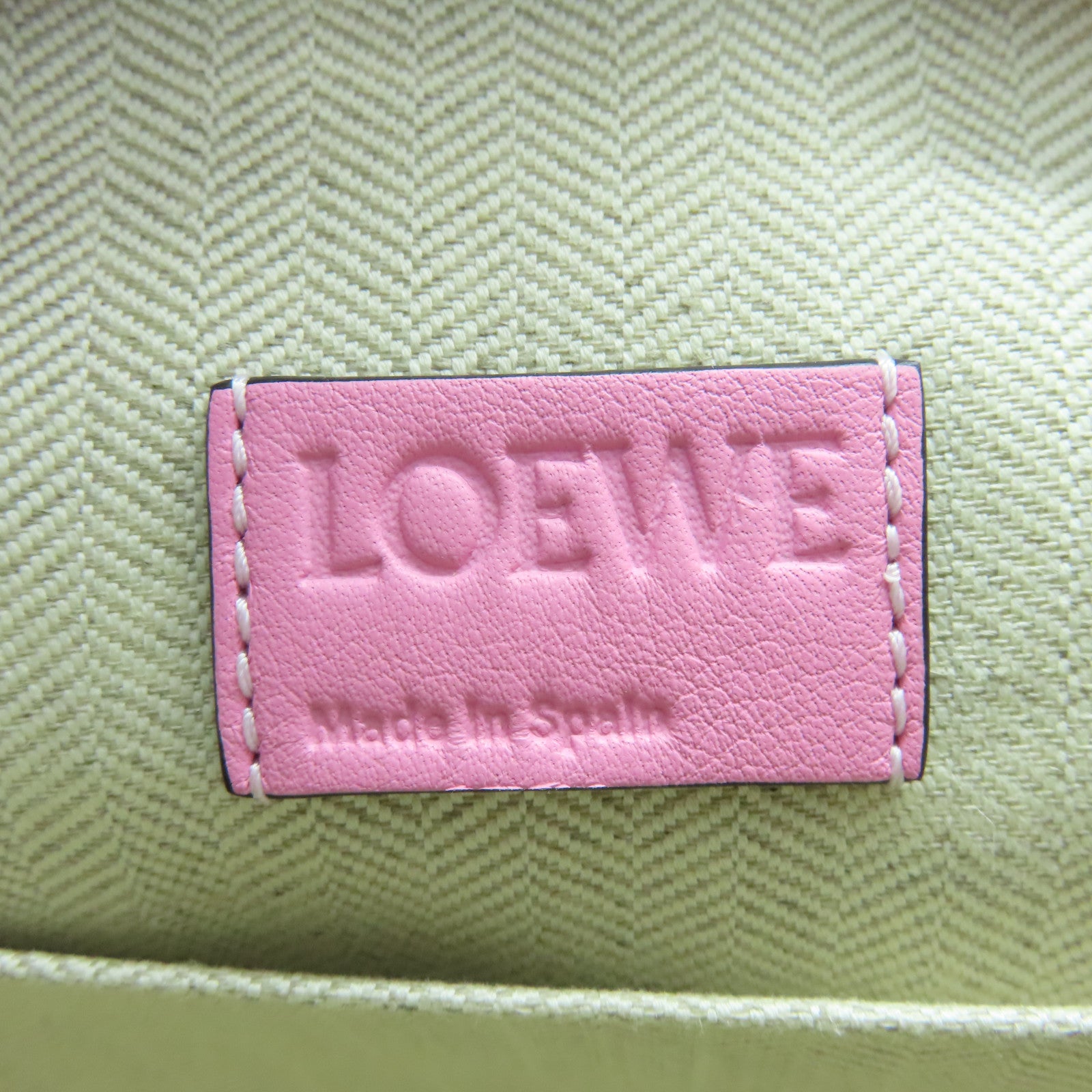 LOEWE 漆皮皮革T Pouch银扣手拿包粉红色