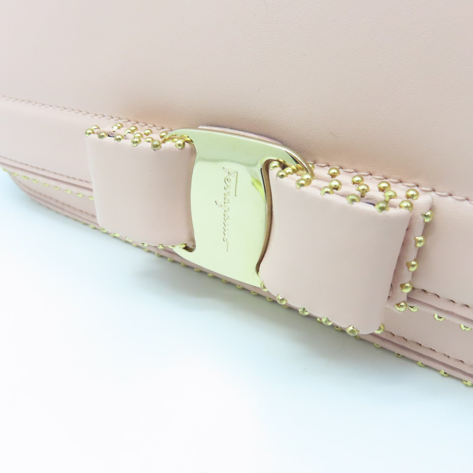 Salvatore Ferragamo Sheepskin Leather Chain Shoulder Gold Buckle Chain Shoulder Bag Pink