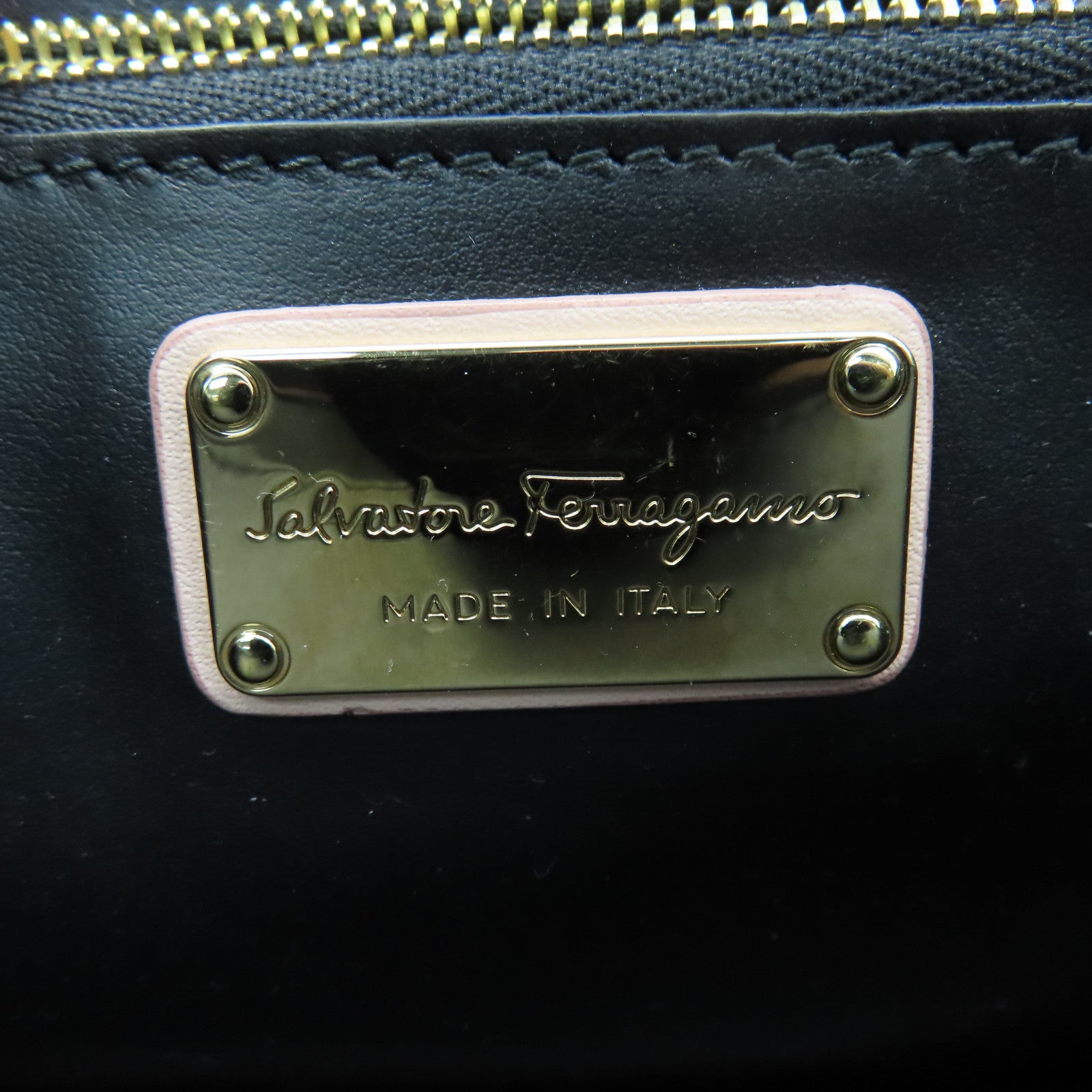 Salvatore Ferragamo Sheepskin Leather Chain Shoulder Gold Buckle Chain Shoulder Bag Pink