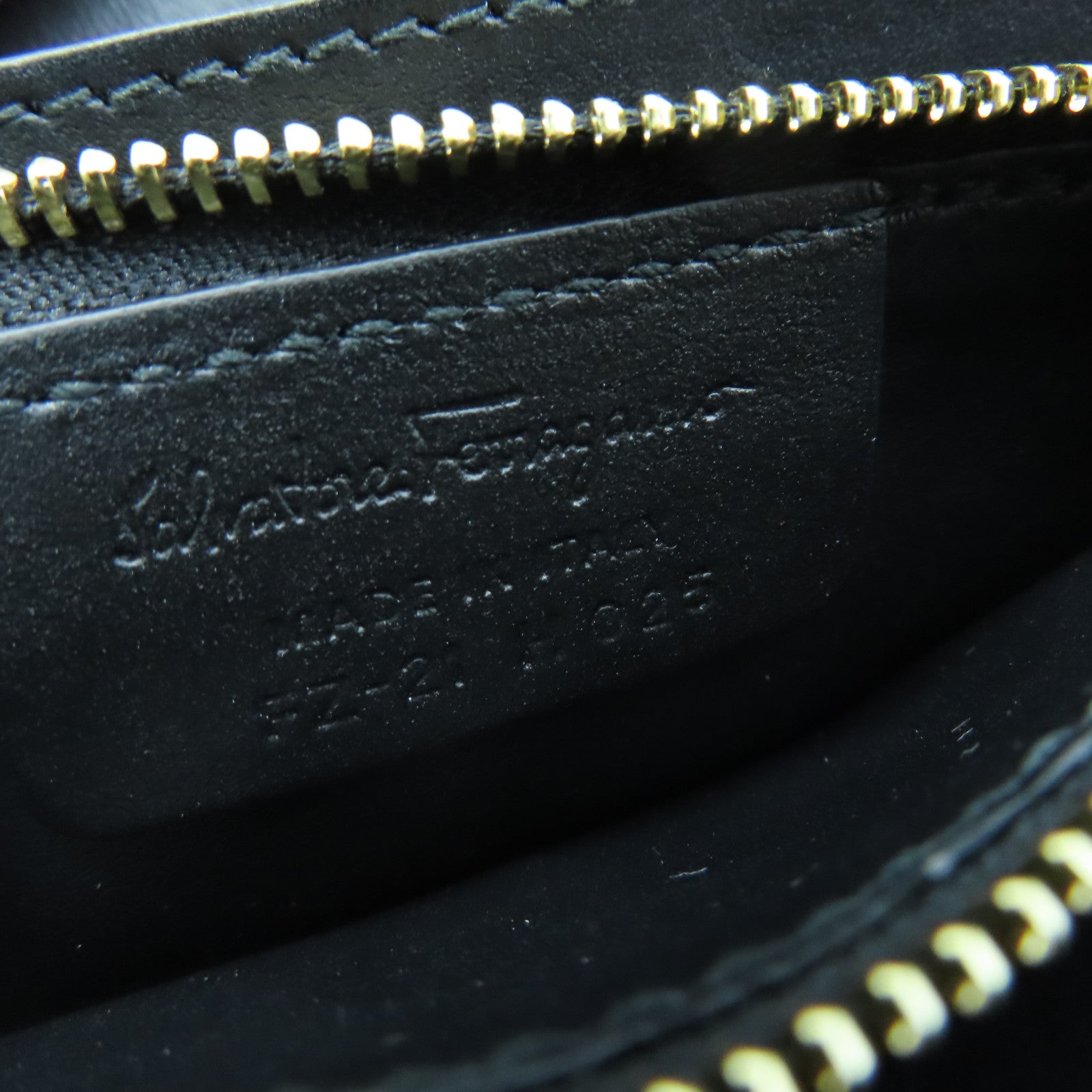 Salvatore Ferragamo Sheepskin Leather Chain Shoulder Gold Buckle Chain Shoulder Bag Pink