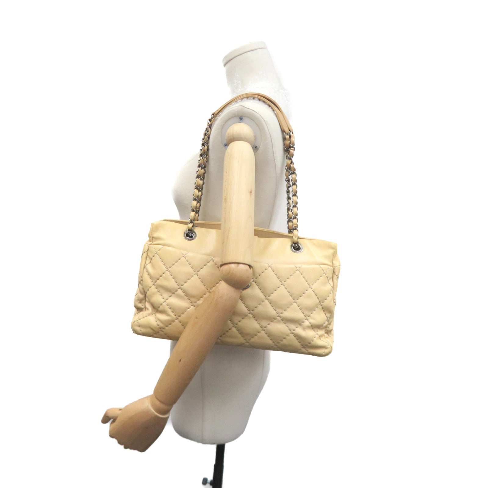 CHANEL [Sharp Reduction Offer] Lingge Cowhide Leather Shoulder Bag Silver Buckle Shoulder Bag Beige