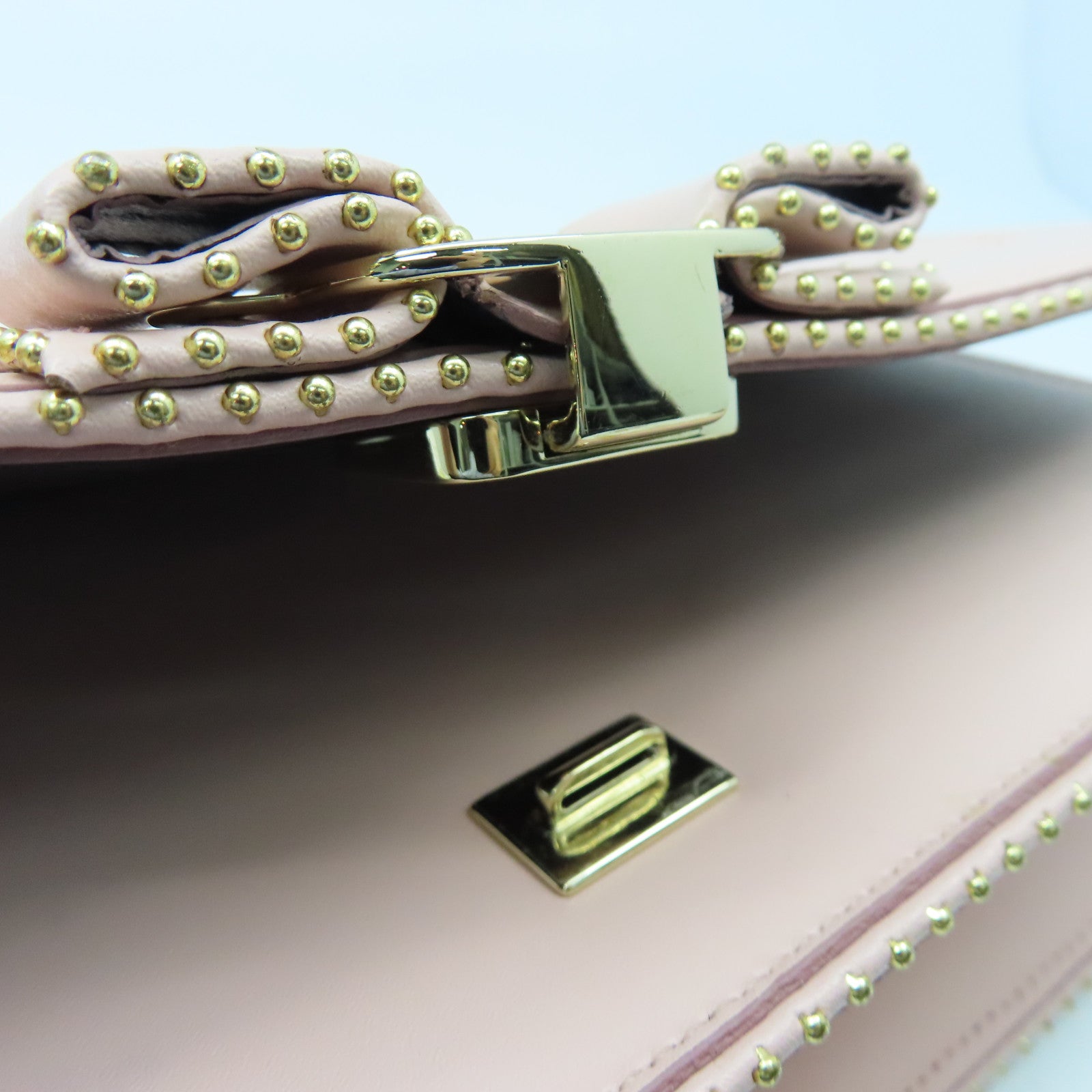 Salvatore Ferragamo Sheepskin Leather Chain Shoulder Gold Buckle Chain Shoulder Bag Pink