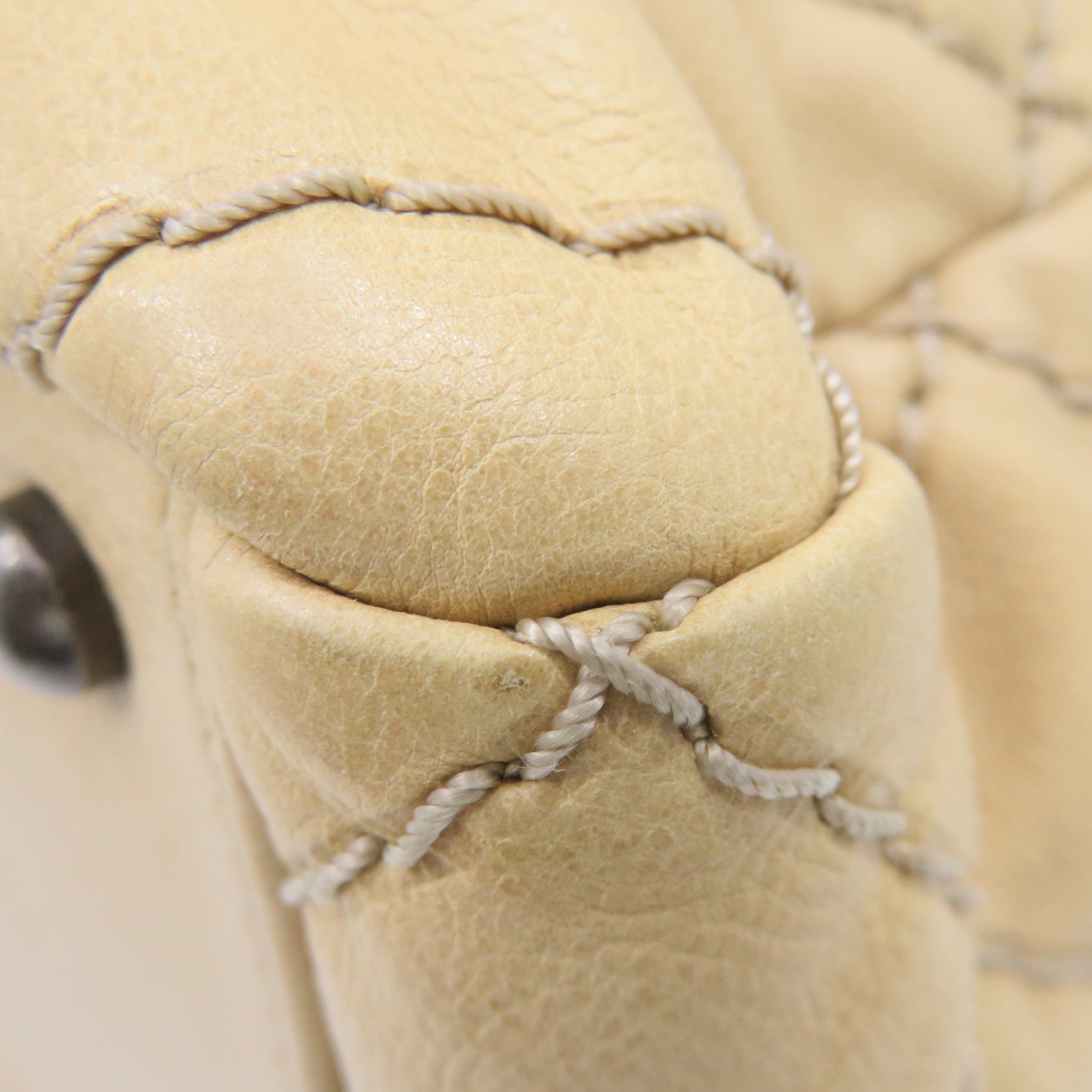 CHANEL [Sharp Reduction Offer] Lingge Cowhide Leather Shoulder Bag Silver Buckle Shoulder Bag Beige