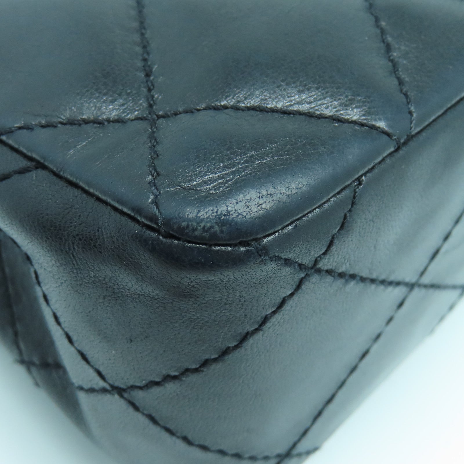 CHANEL rhombic sheepskin leather Chain Shoulder Bag gold buckle chain shoulder bag black