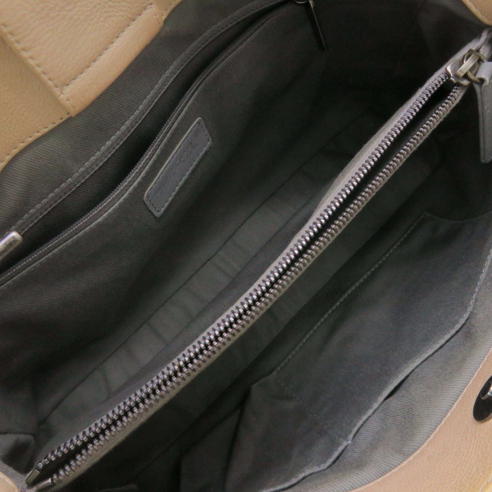 CHANEL [Sharp Reduction Offer] Lingge Cowhide Leather Shoulder Bag Silver Buckle Shoulder Bag Beige