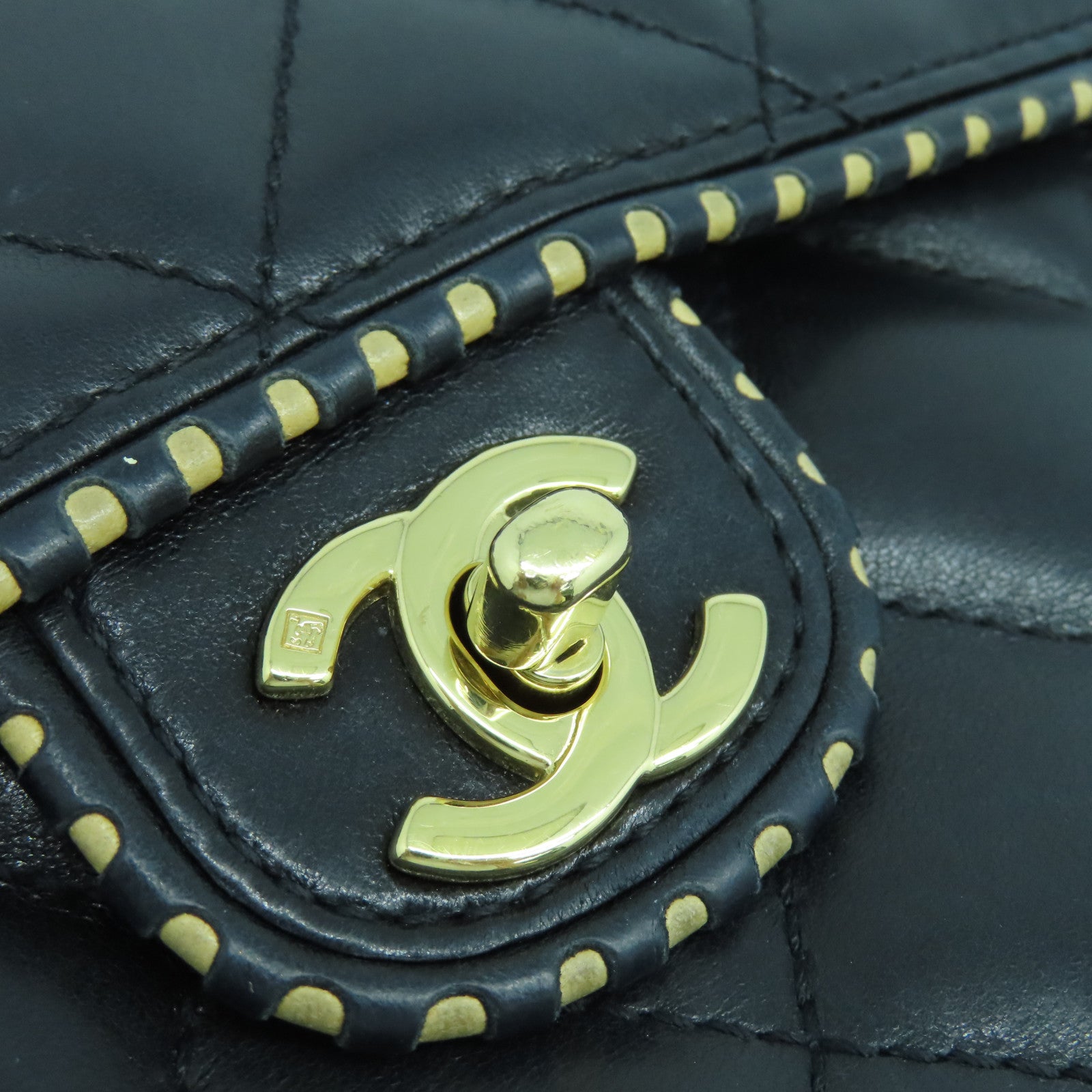 CHANEL rhombic sheepskin leather Chain Shoulder Bag gold buckle chain shoulder bag black