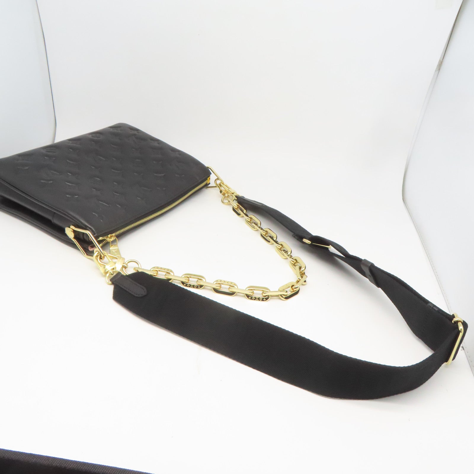 LOUIS VUITTON Monogram Empreinte Coussin PM金扣肩背袋黑色