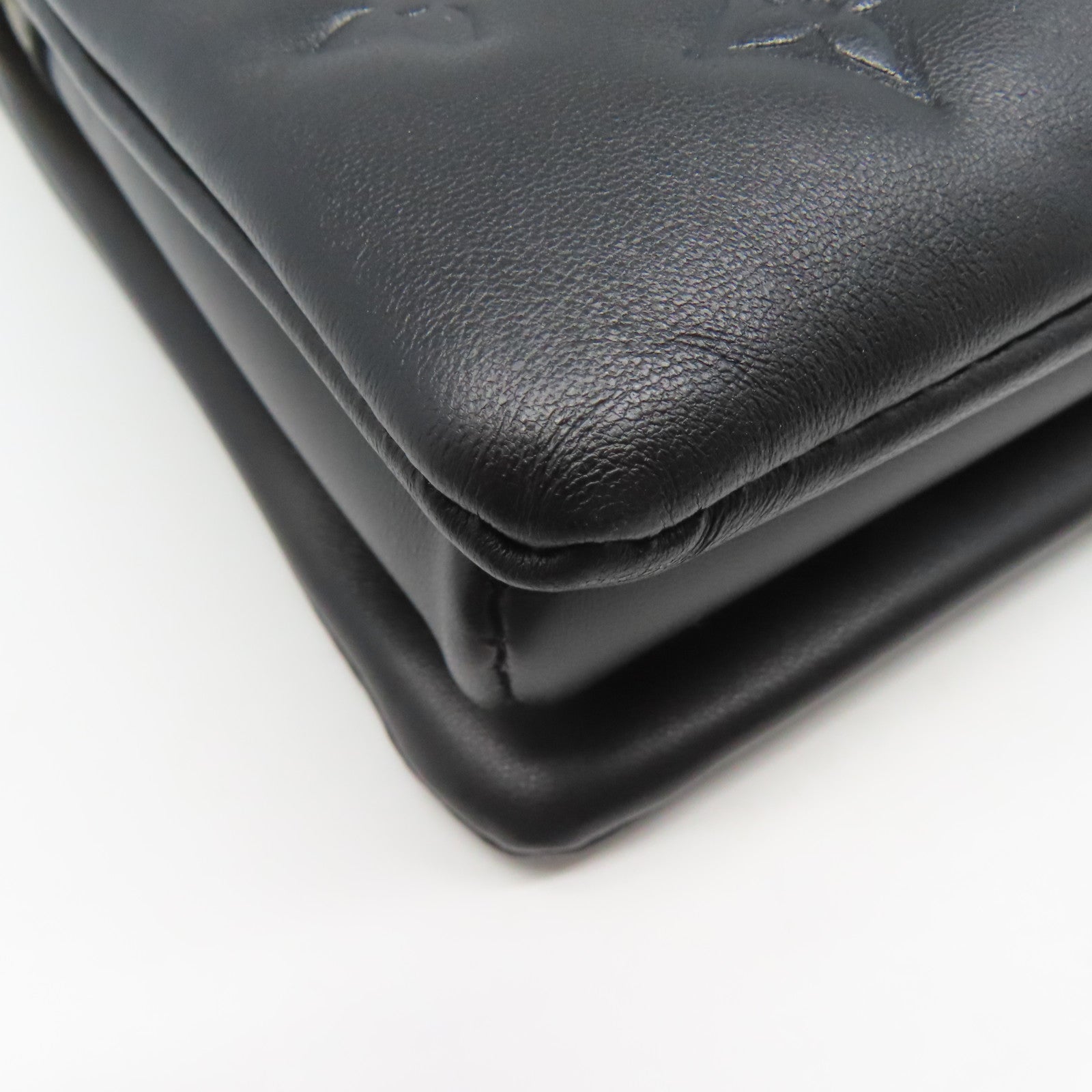 LOUIS VUITTON Monogram Empreinte Coussin PM金扣肩背袋黑色