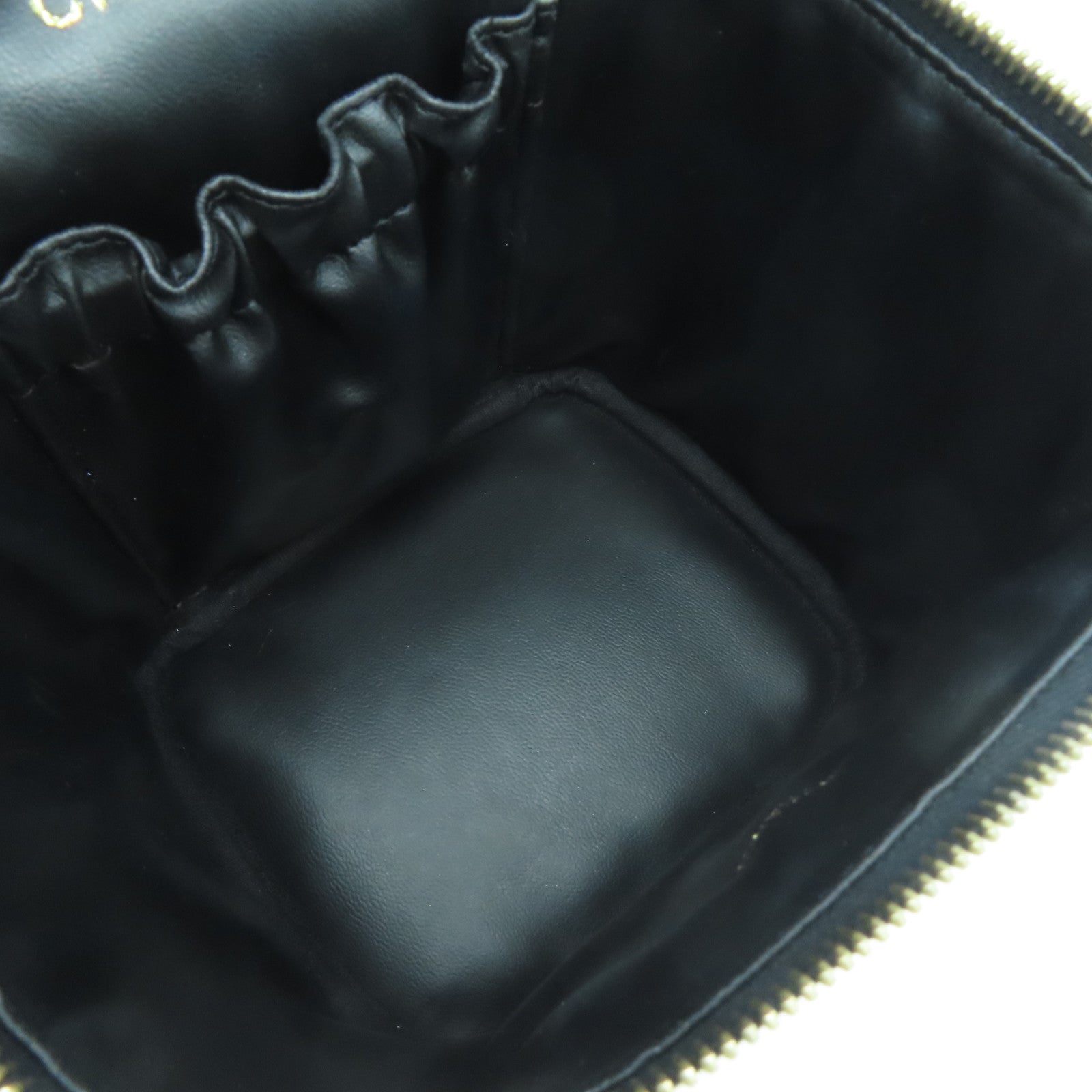 CHANEL Caviar皮革Vanity金扣化妝袋黑色