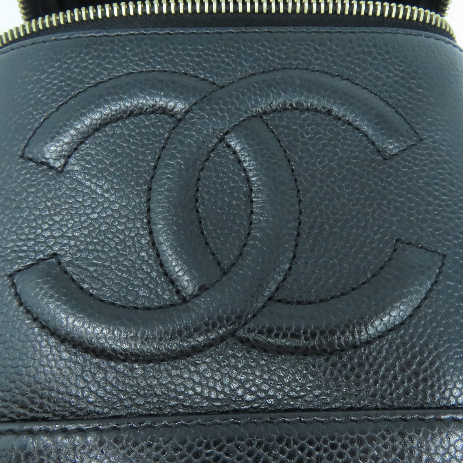 CHANEL Caviar皮革Vanity金扣化妝袋黑色