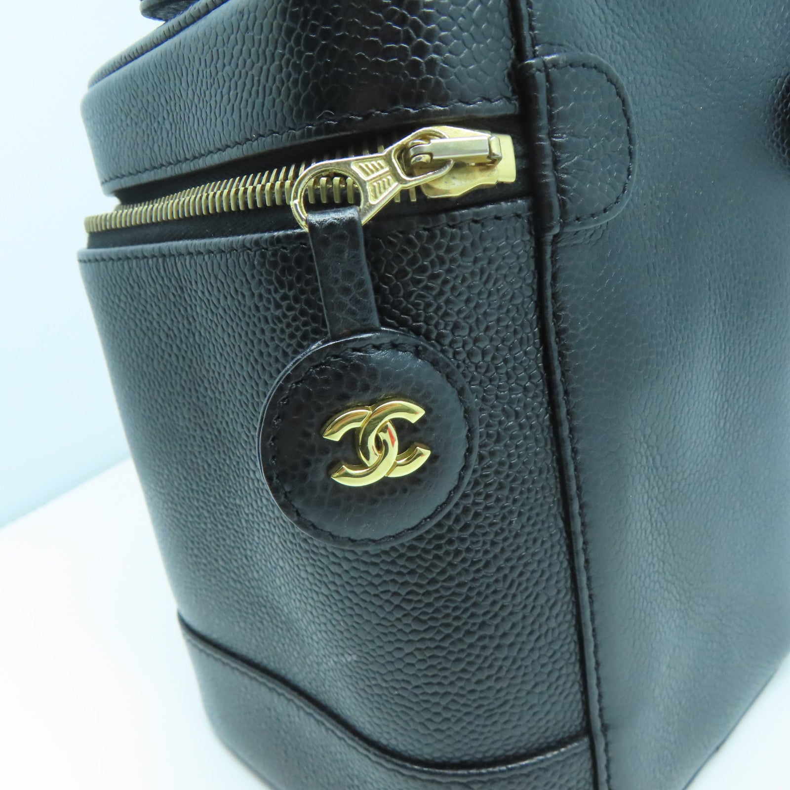 CHANEL Caviar皮革Vanity金扣化妝袋黑色