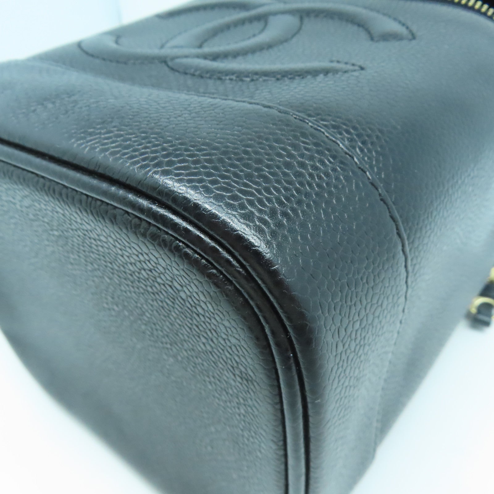 CHANEL Caviar皮革Vanity金扣化妝袋黑色