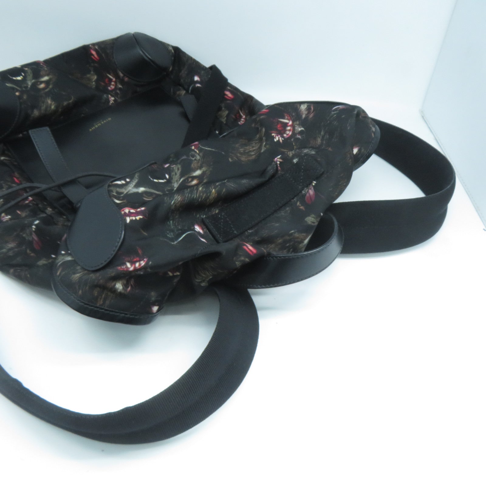 GIVENCHY 尼龍Backpack銀扣背包黑色