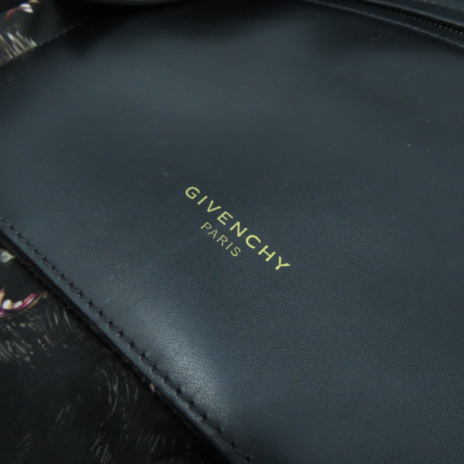 GIVENCHY 尼龍Backpack銀扣背包黑色