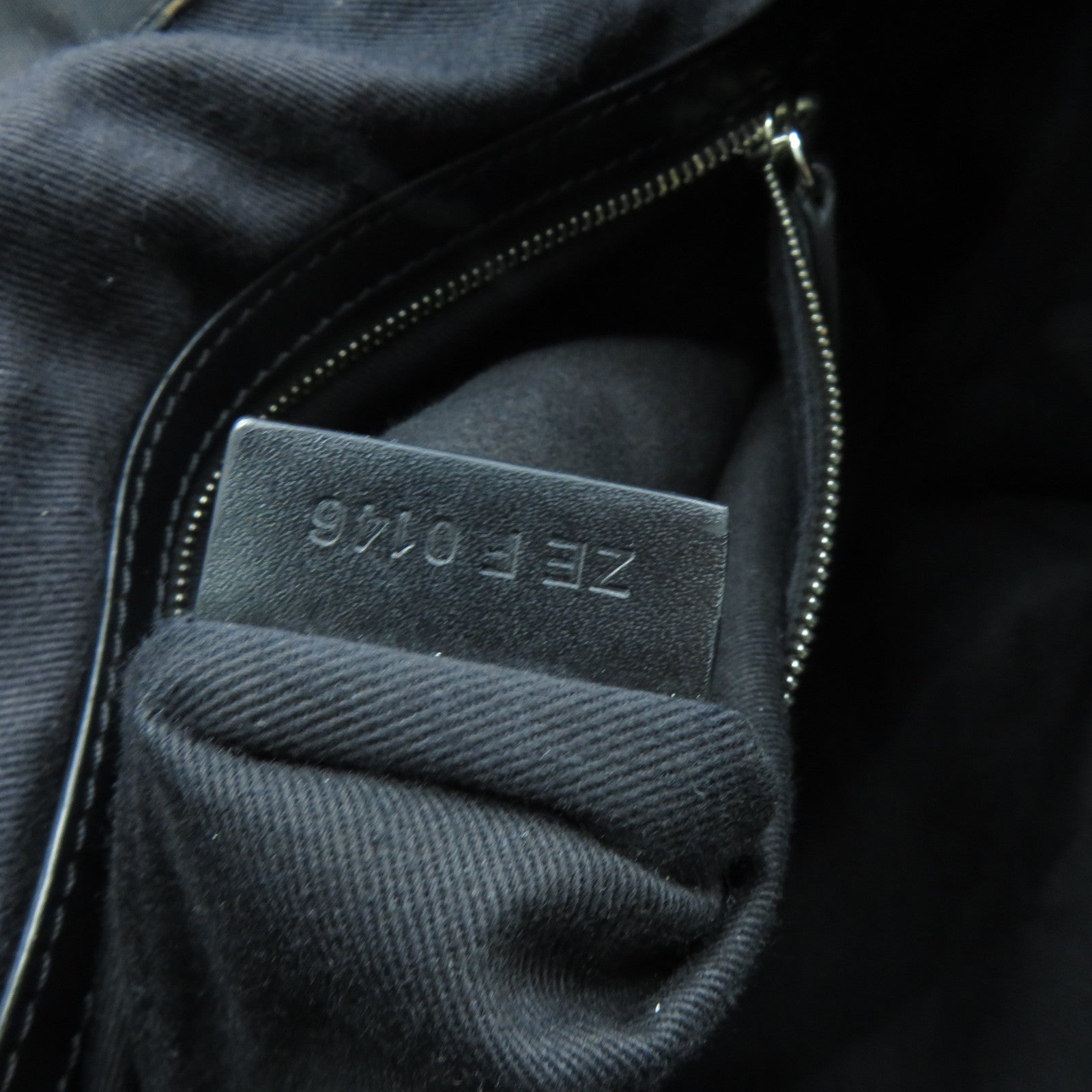 GIVENCHY 尼龍Backpack銀扣背包黑色