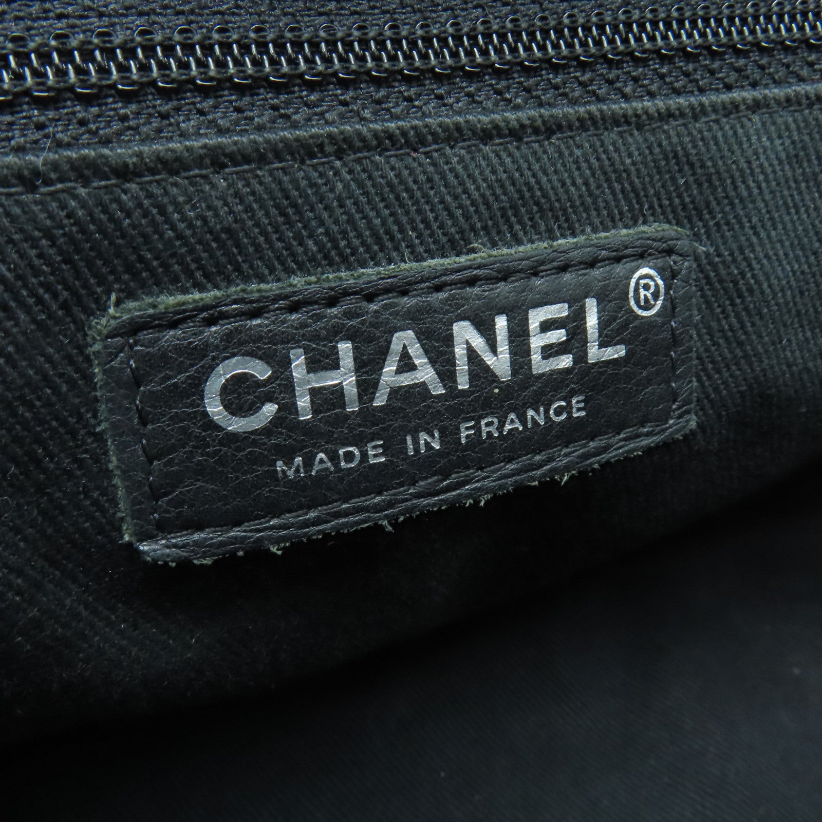 CHANEL 菱格Caviar皮革Easy Flap銀扣鏈帶肩背袋黑色