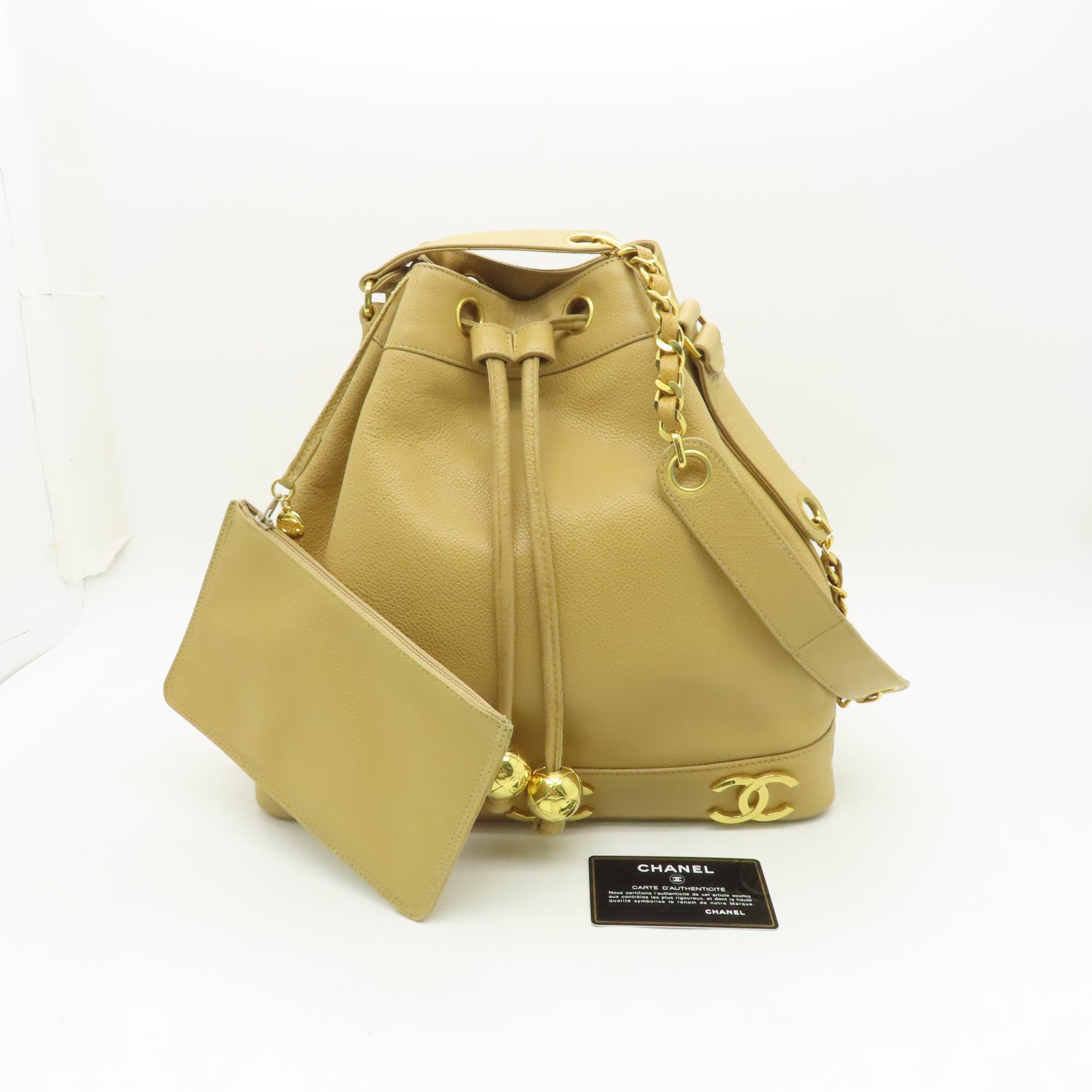 CHANEL Caviar皮革Drawstring Shoulder Bag金扣鏈帶肩背袋米色