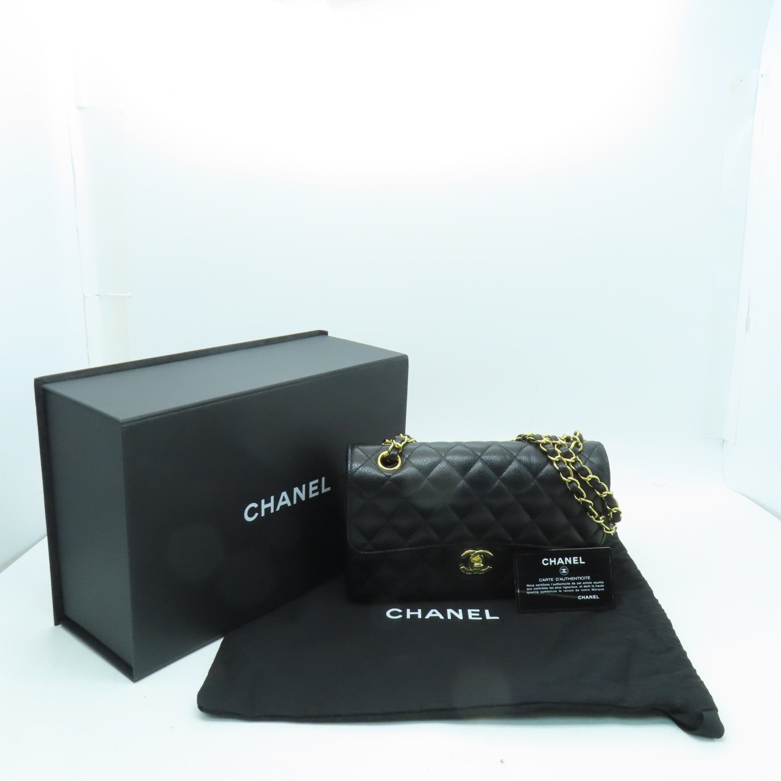 CHANEL 菱格Caviar皮革Classic 23cm金扣鏈帶肩背袋黑色