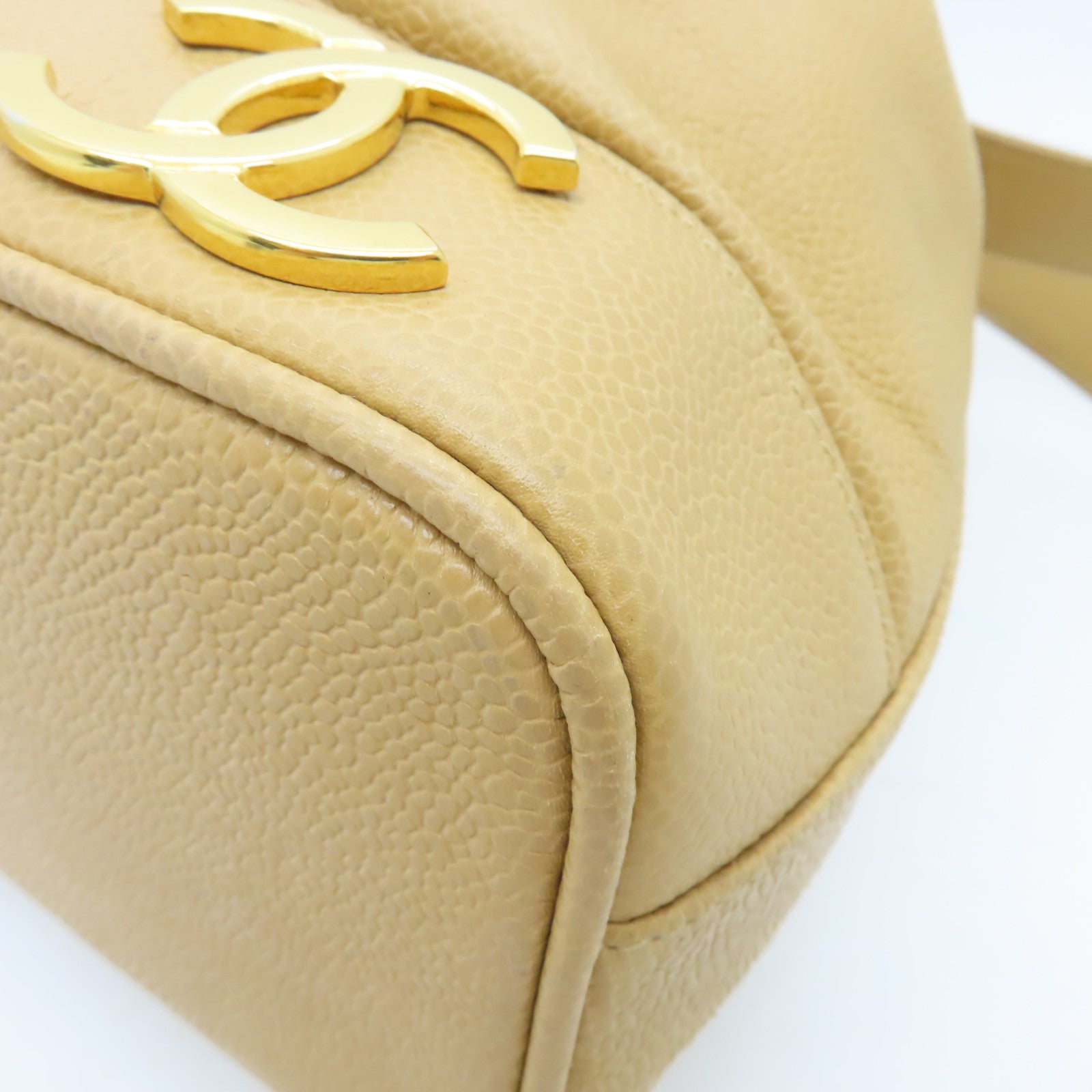 CHANEL Caviar皮革Drawstring Shoulder Bag金扣鏈帶肩背袋米色