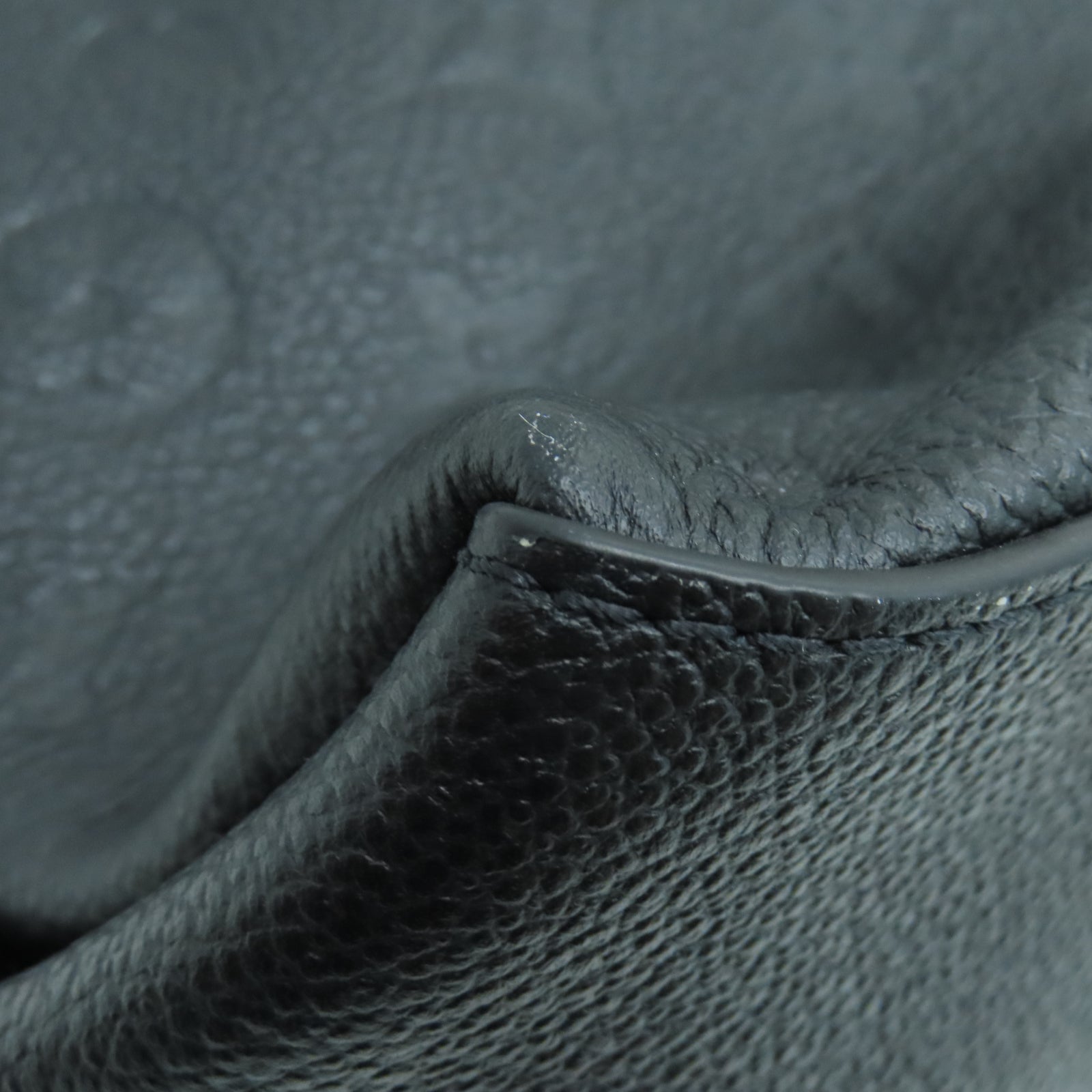 LOUIS VUITTON 压纹皮革Maida Hobo金扣手挽肩背两用袋黑色