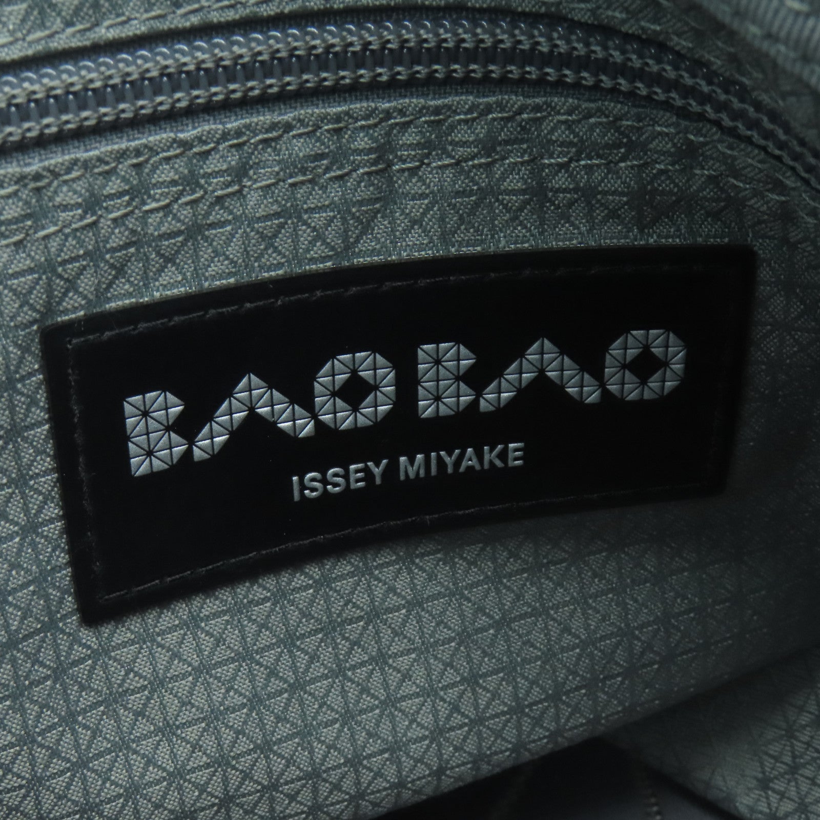 ISSEY MIYAKE PVC Issey Miyake Bao Bao銀扣手挽袋灰色