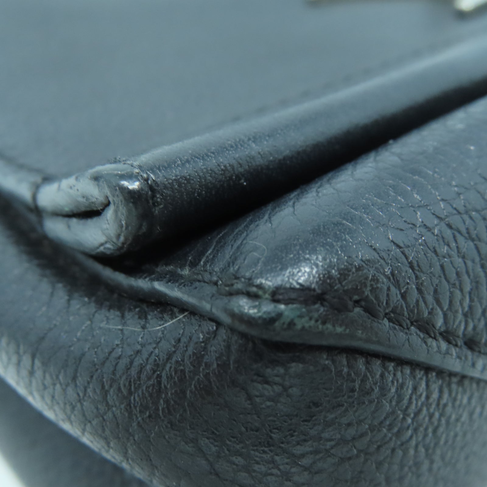 LOUIS VUITTON 牛皮皮革Lockme II BB銀扣肩背袋黑色