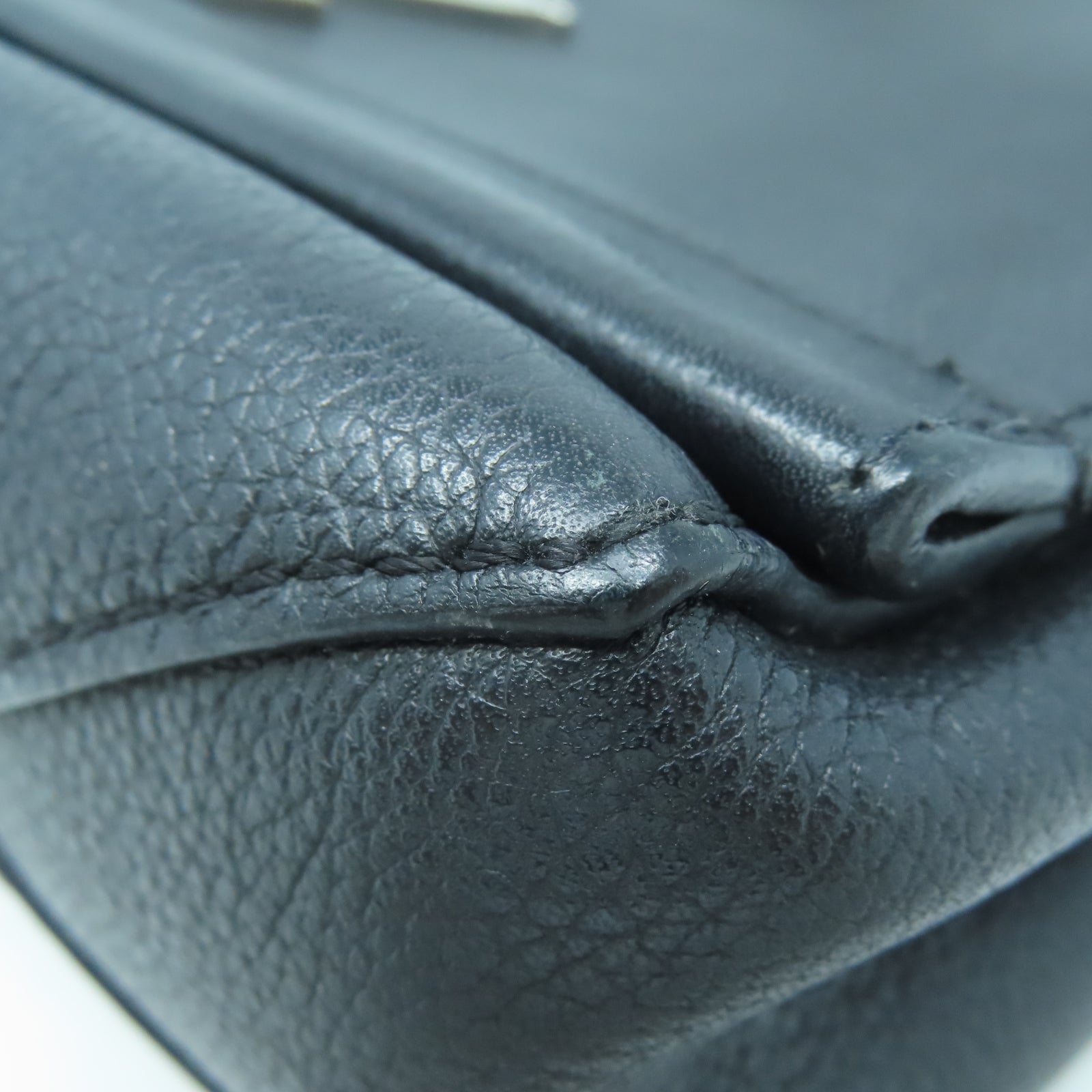 LOUIS VUITTON 牛皮皮革Lockme II BB銀扣肩背袋黑色
