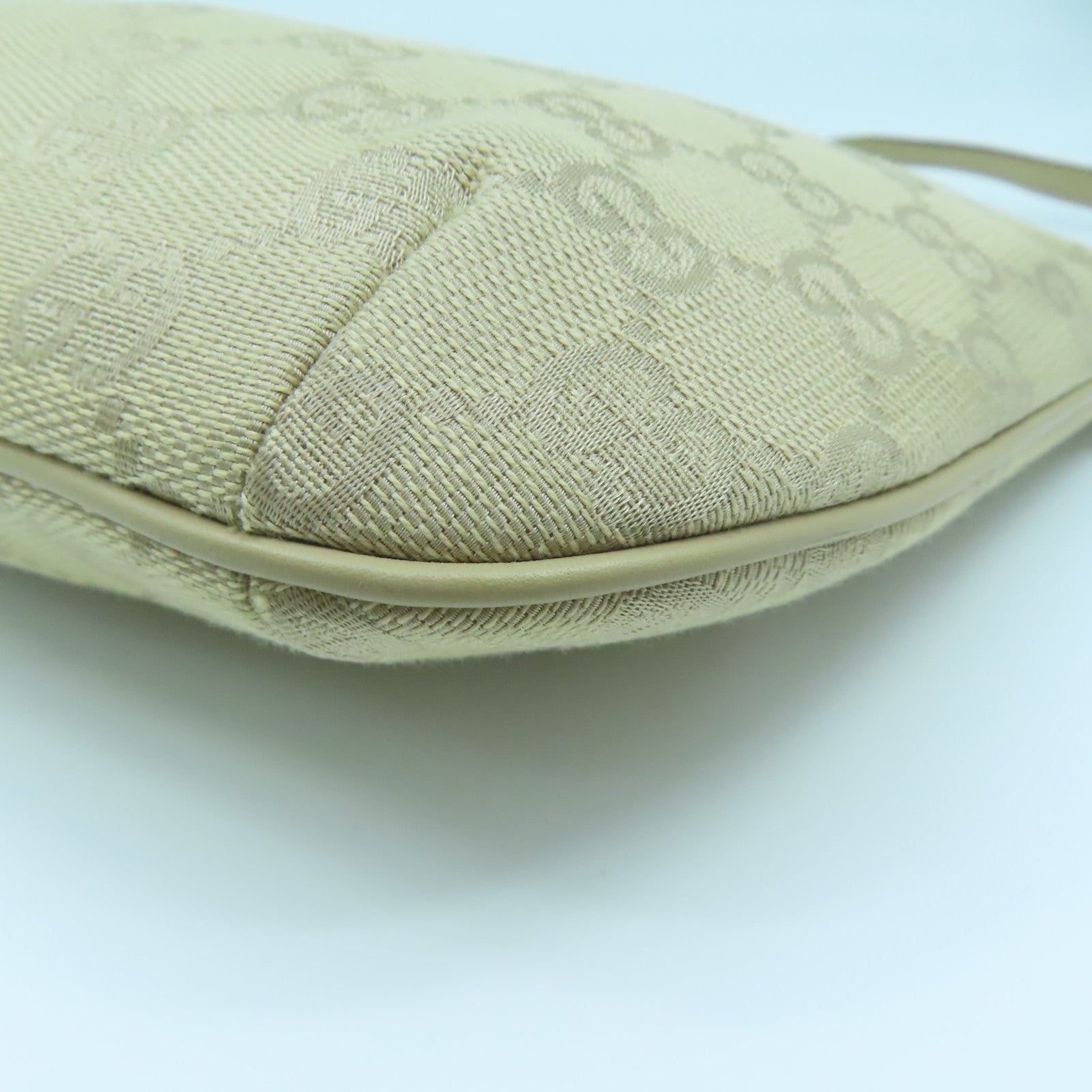 GUCCI 帆布Shoulder Bag銀扣肩背袋米色
