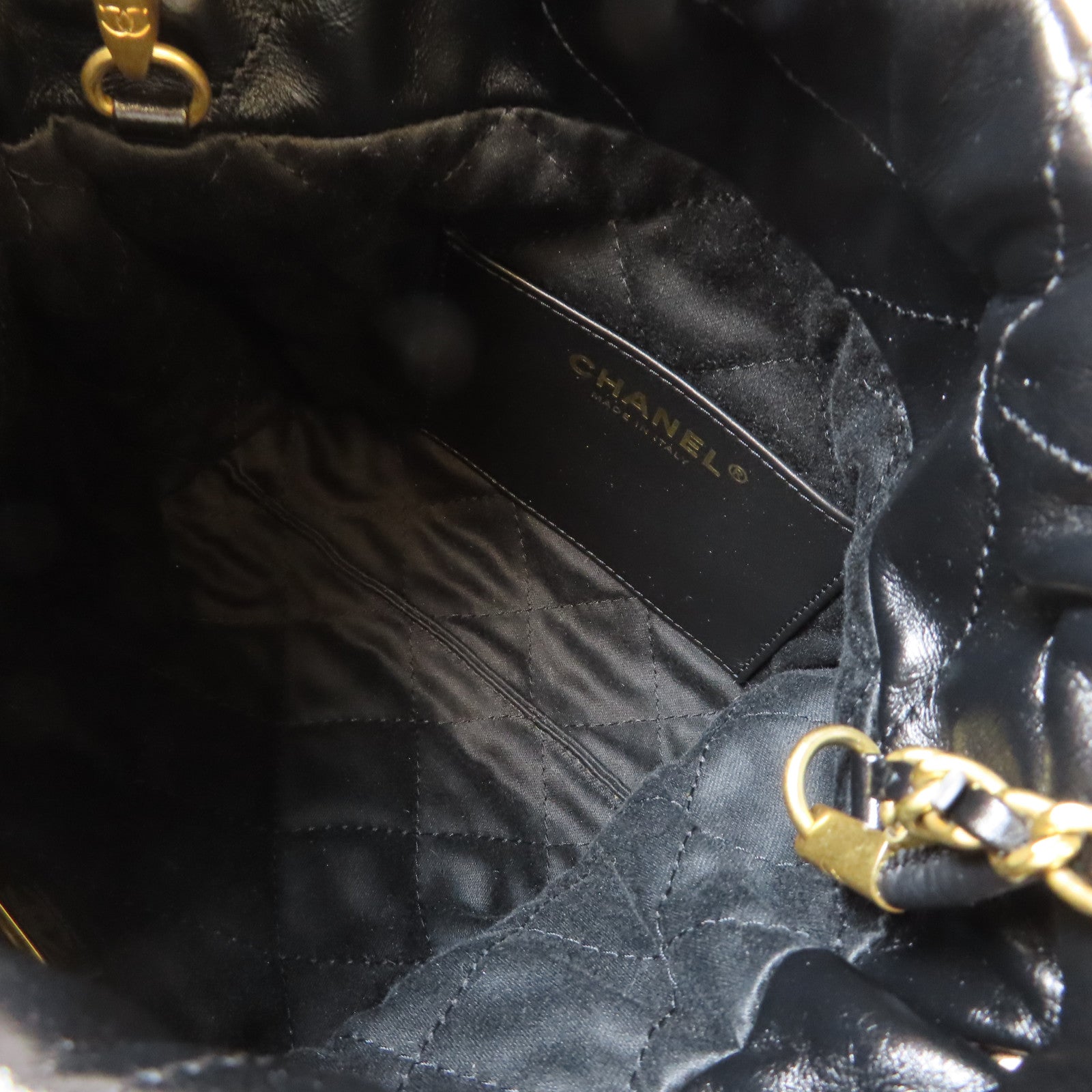 CHANEL 菱格羊皮皮革Mini 22金扣手挽肩背兩用袋黑色