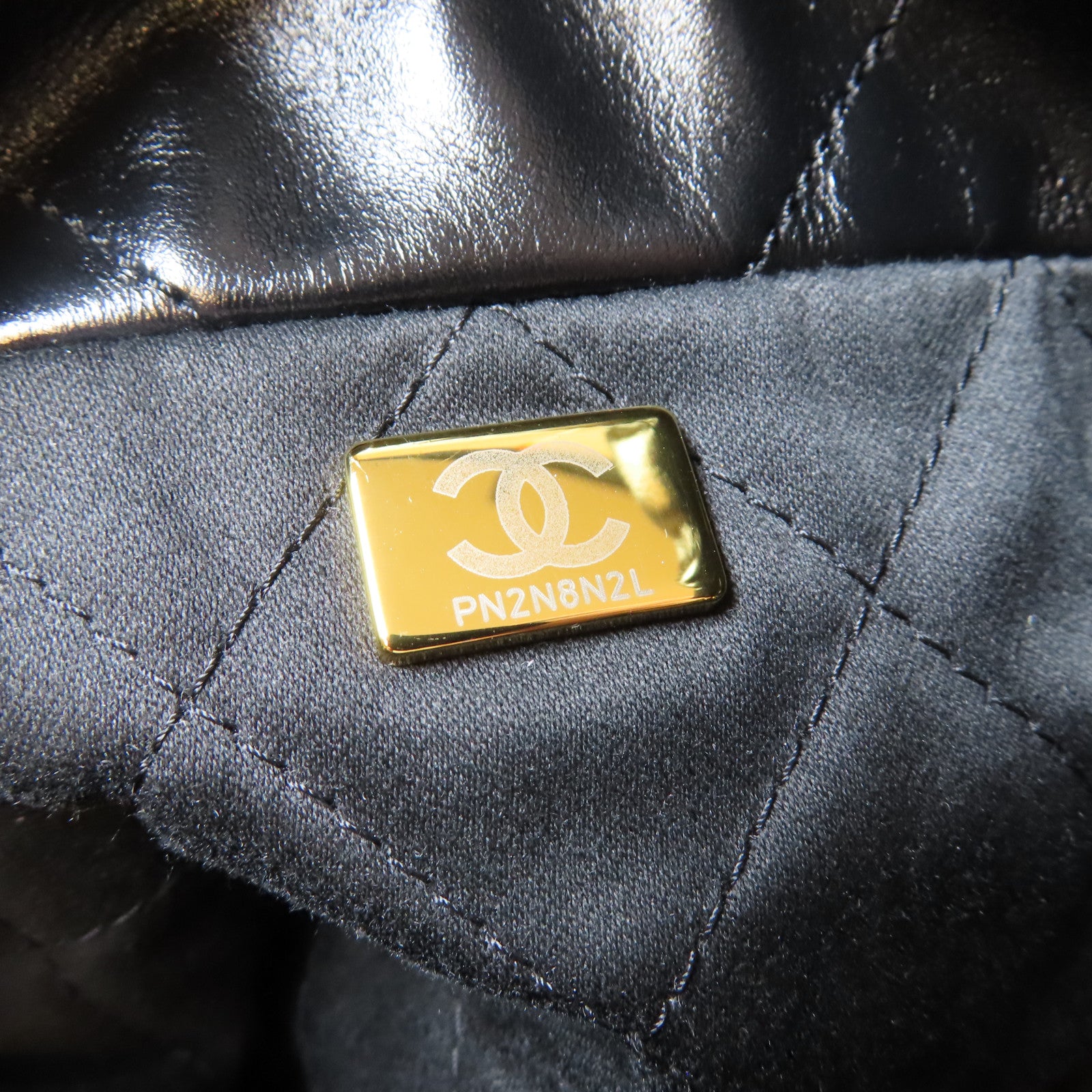 CHANEL 菱格羊皮皮革Mini 22金扣手挽肩背兩用袋黑色