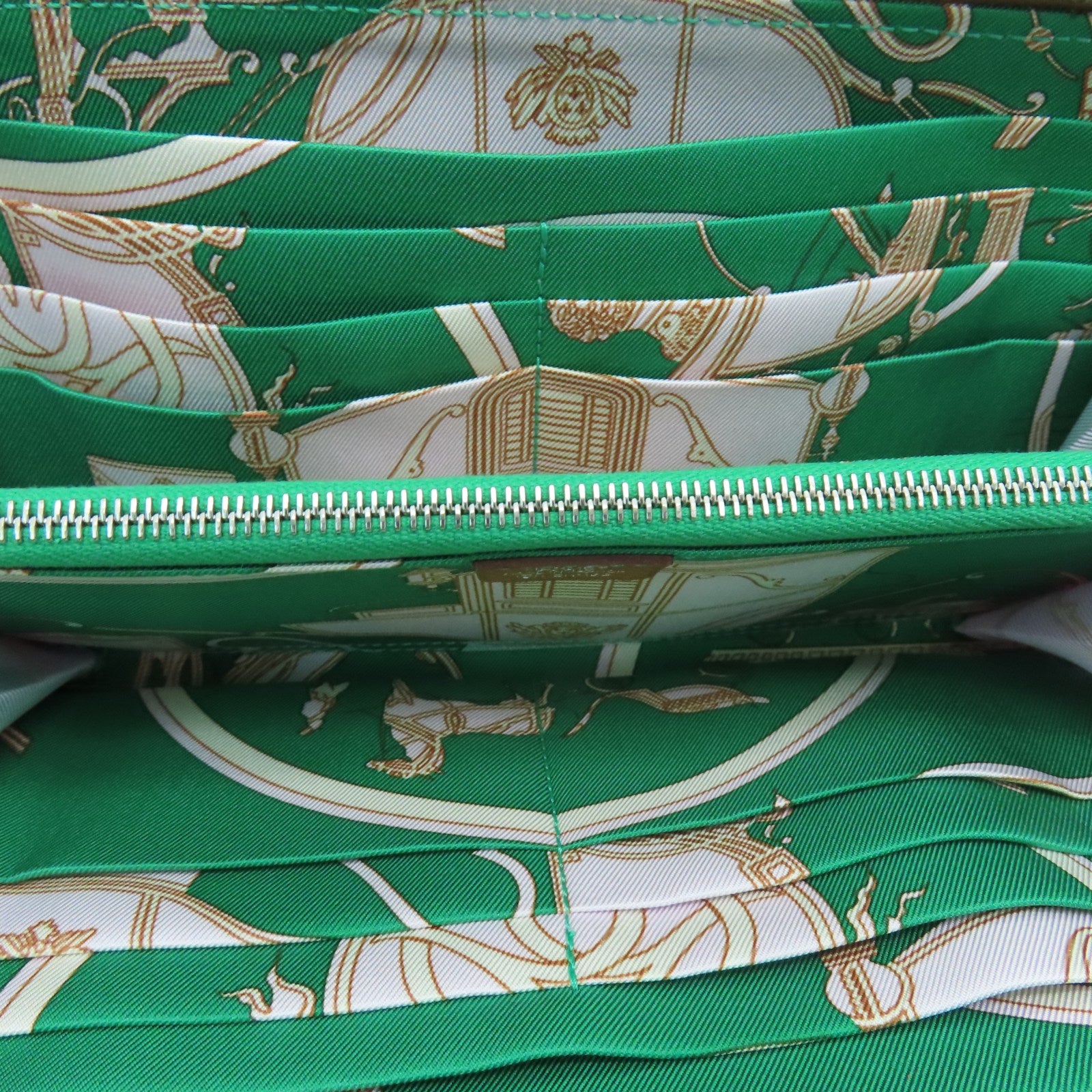 HERMES Veau Epsom皮革Silk'in Classique Long银扣长钱包棕色