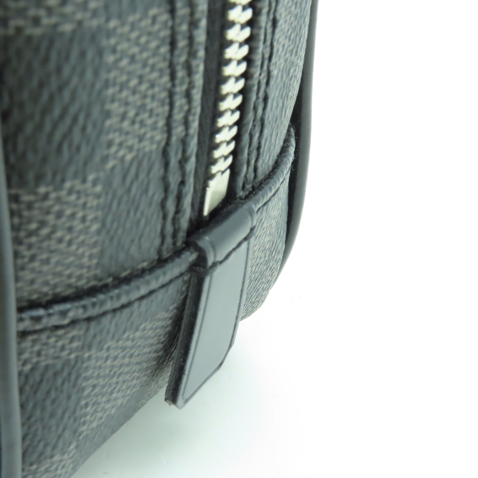 LOUIS VUITTON Damier Graphite Toilet Pouch銀扣手拿包黑色