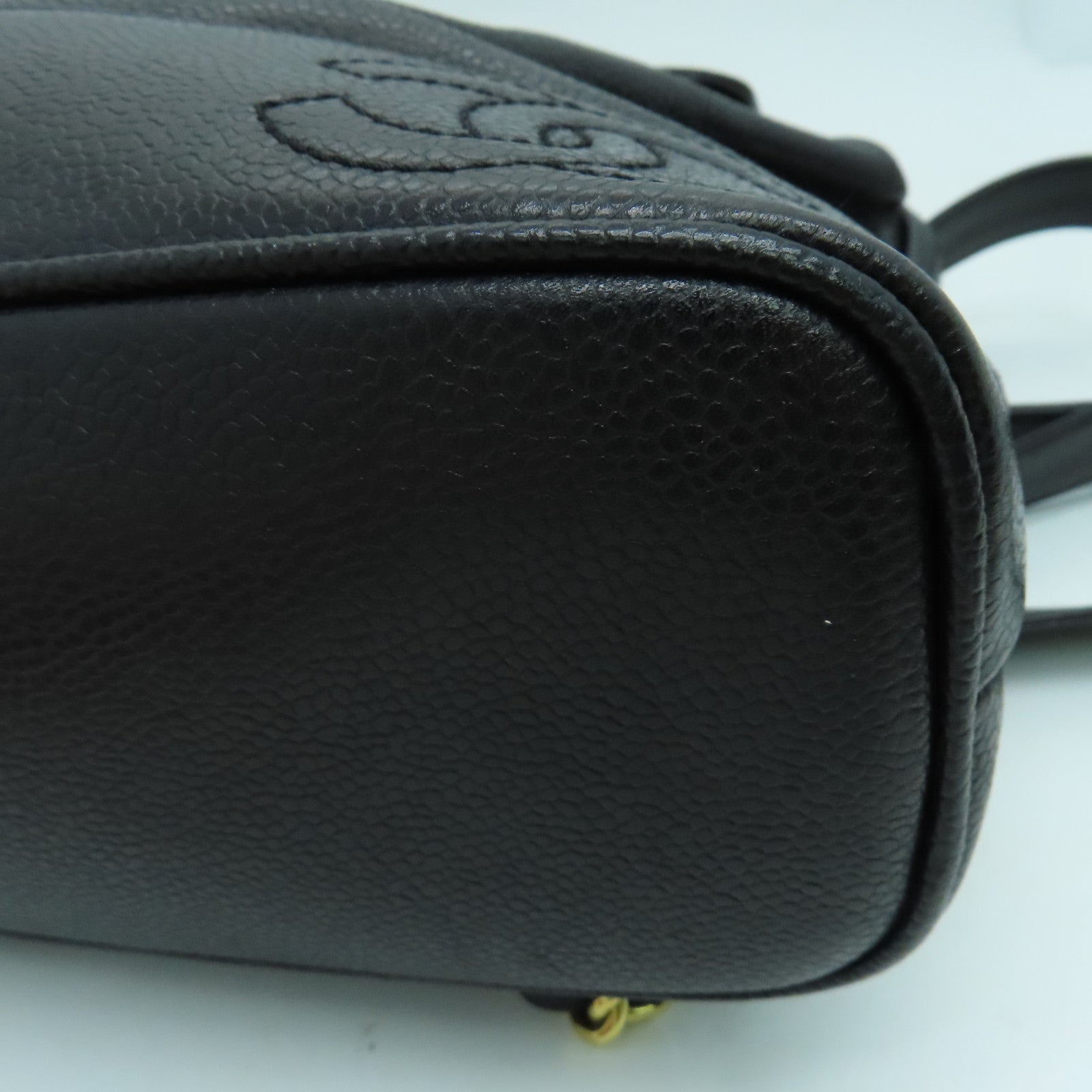CHANEL Caviar皮革Rucksack金扣背包黑色