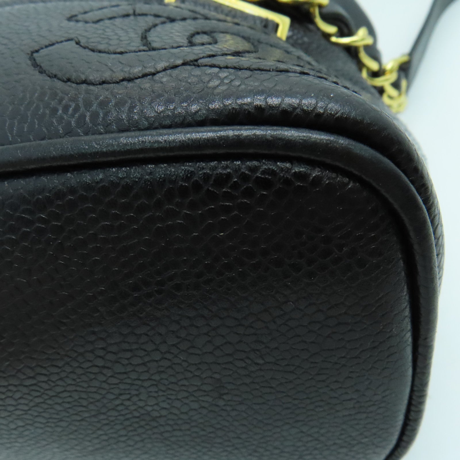 CHANEL Caviar皮革Rucksack金扣背包黑色