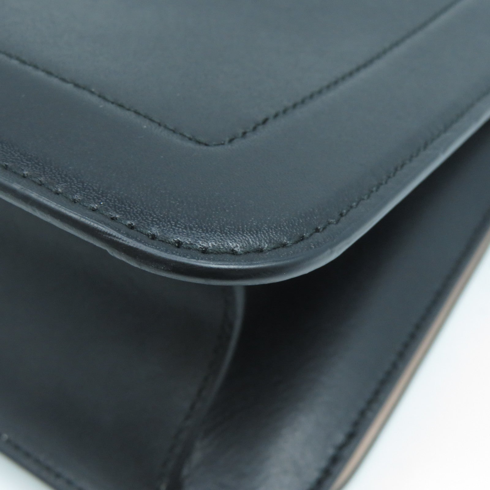 Salvatore Ferragamo 牛皮皮革Shoulder Bag銀扣鏈帶肩背袋黑色