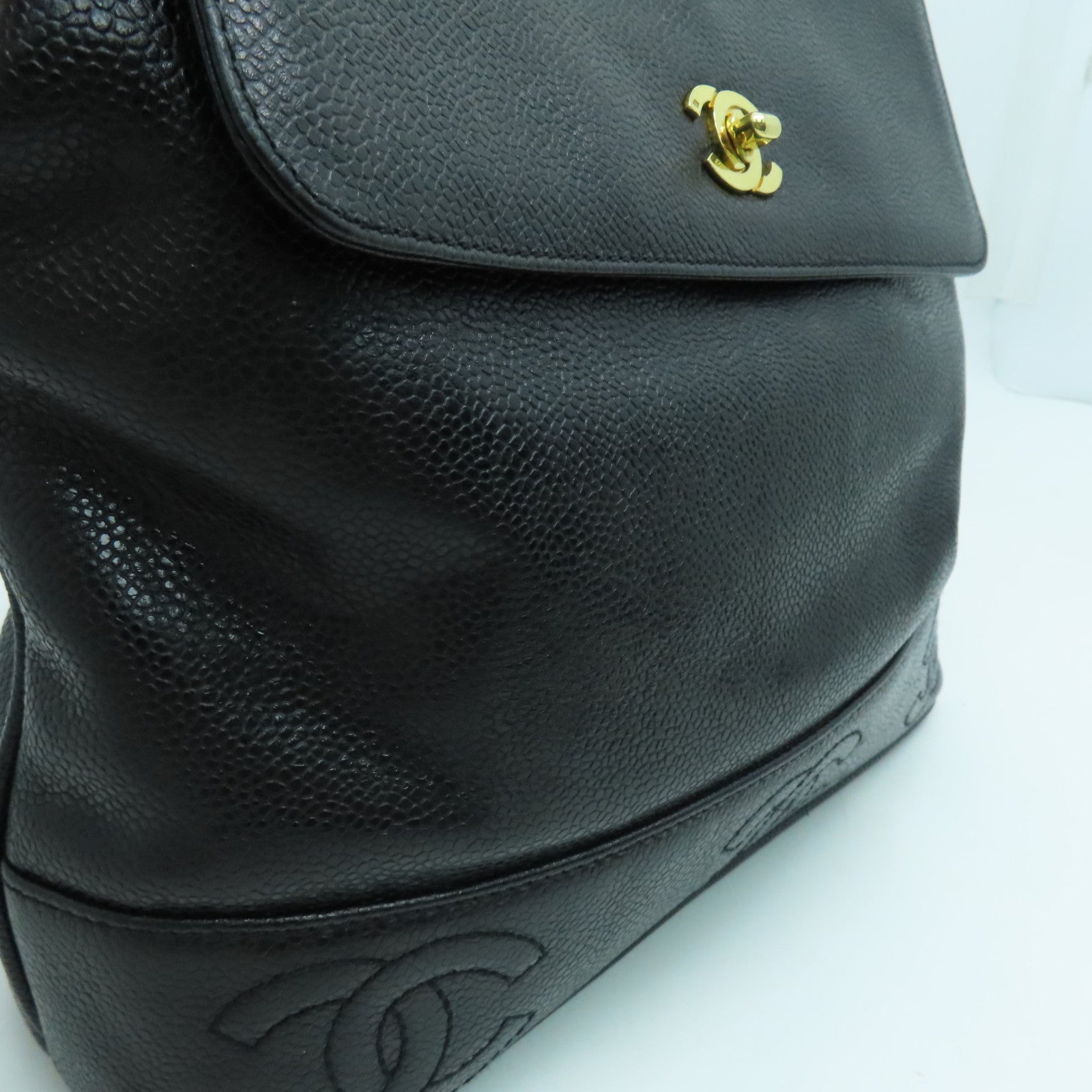 CHANEL Caviar皮革Rucksack金扣背包黑色